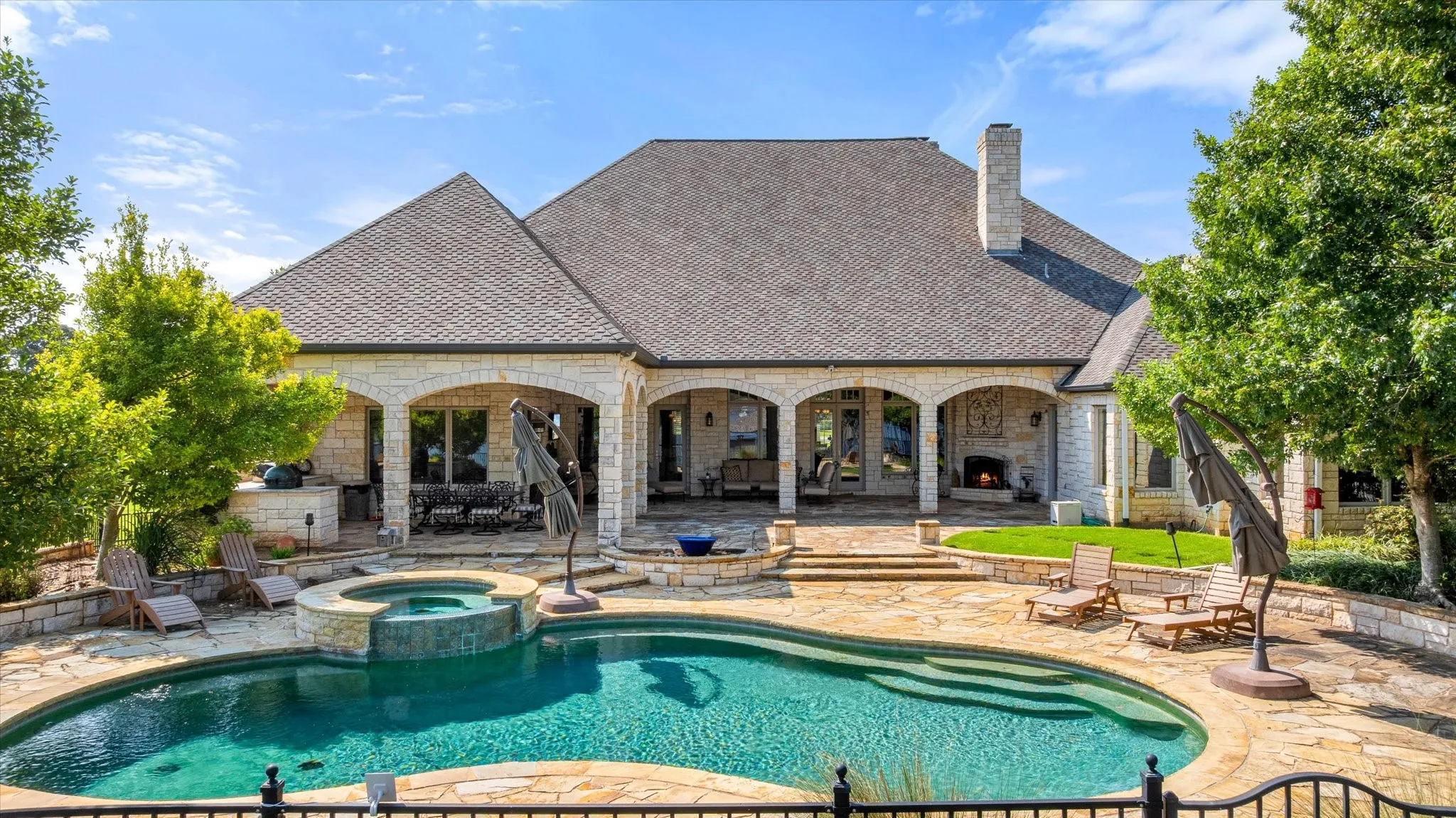Single Family Residence For Sale in Hood County , 1206 E Baja Court, Granbury, Texas 76048, 5 Bedroom, 4 Bathroom, 3 Garage spaces, 4,628 Sqft, built in 2006, mls#21055163, Real Estate Agent in Granbury, Homes For Sale in Hood county, Homes For Sale in Granbury, Realtor in Granbury Texas, Real Estate Brokerage Independent Realty Texas, Luminita Cordes Realtor