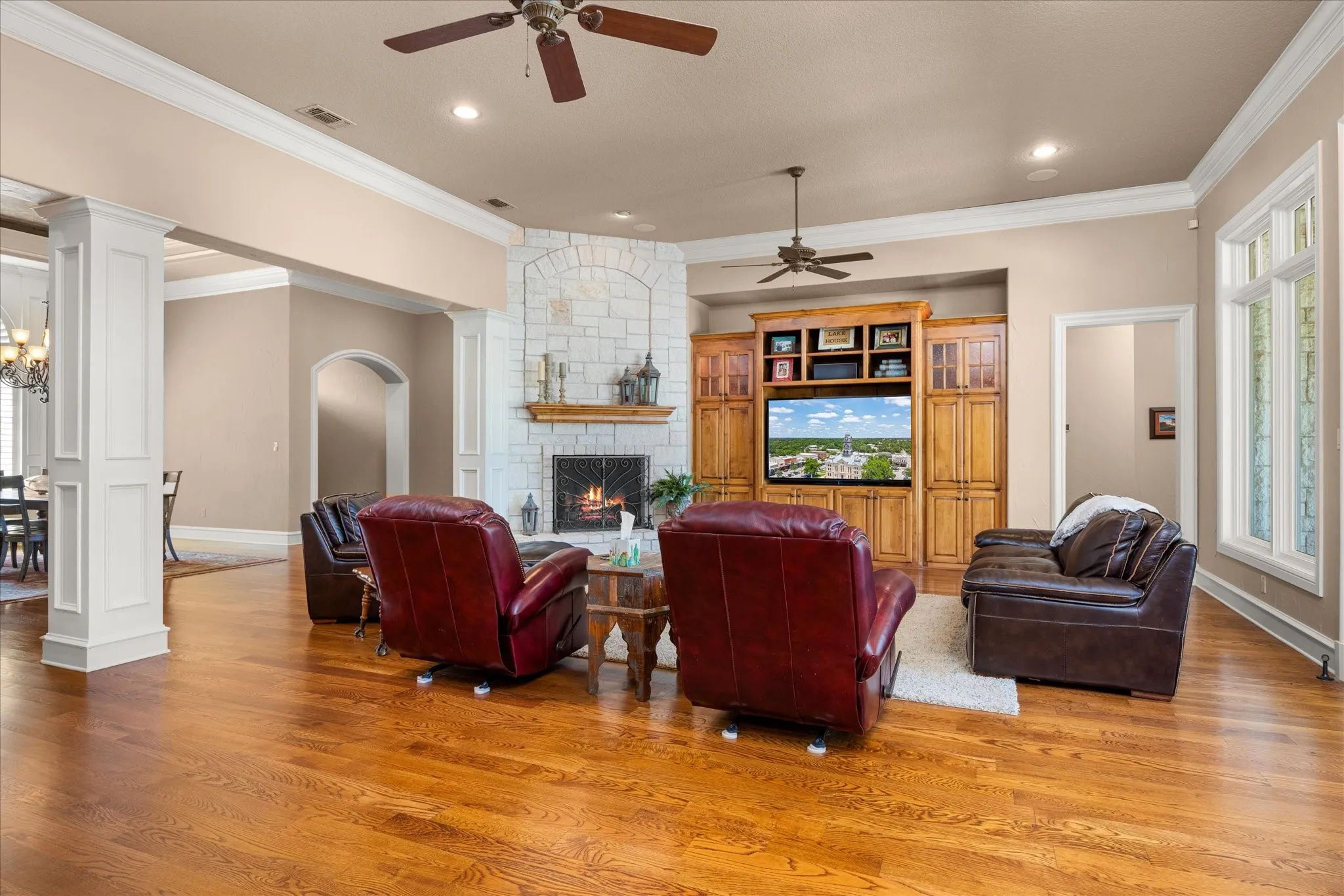 Single Family Residence For Sale in Hood County , 1206 E Baja Court, Granbury, Texas 76048, 5 Bedroom, 4 Bathroom, 3 Garage spaces, 4,628 Sqft, built in 2006, mls#21055163, Real Estate Agent in Granbury, Homes For Sale in Hood county, Homes For Sale in Granbury, Realtor in Granbury Texas, Real Estate Brokerage Independent Realty Texas, Luminita Cordes Realtor