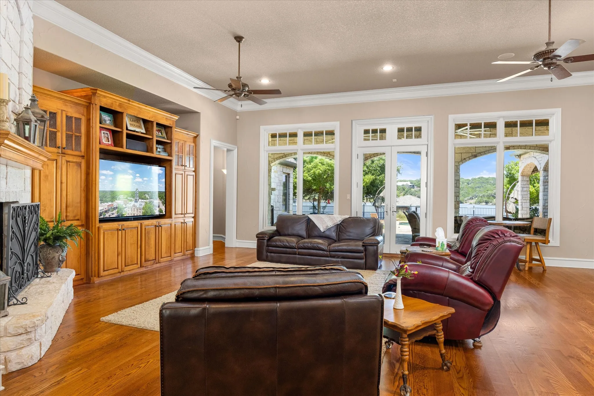 Single Family Residence For Sale in Hood County , 1206 E Baja Court, Granbury, Texas 76048, 5 Bedroom, 4 Bathroom, 3 Garage spaces, 4,628 Sqft, built in 2006, mls#21055163, Real Estate Agent in Granbury, Homes For Sale in Hood county, Homes For Sale in Granbury, Realtor in Granbury Texas, Real Estate Brokerage Independent Realty Texas, Luminita Cordes Realtor
