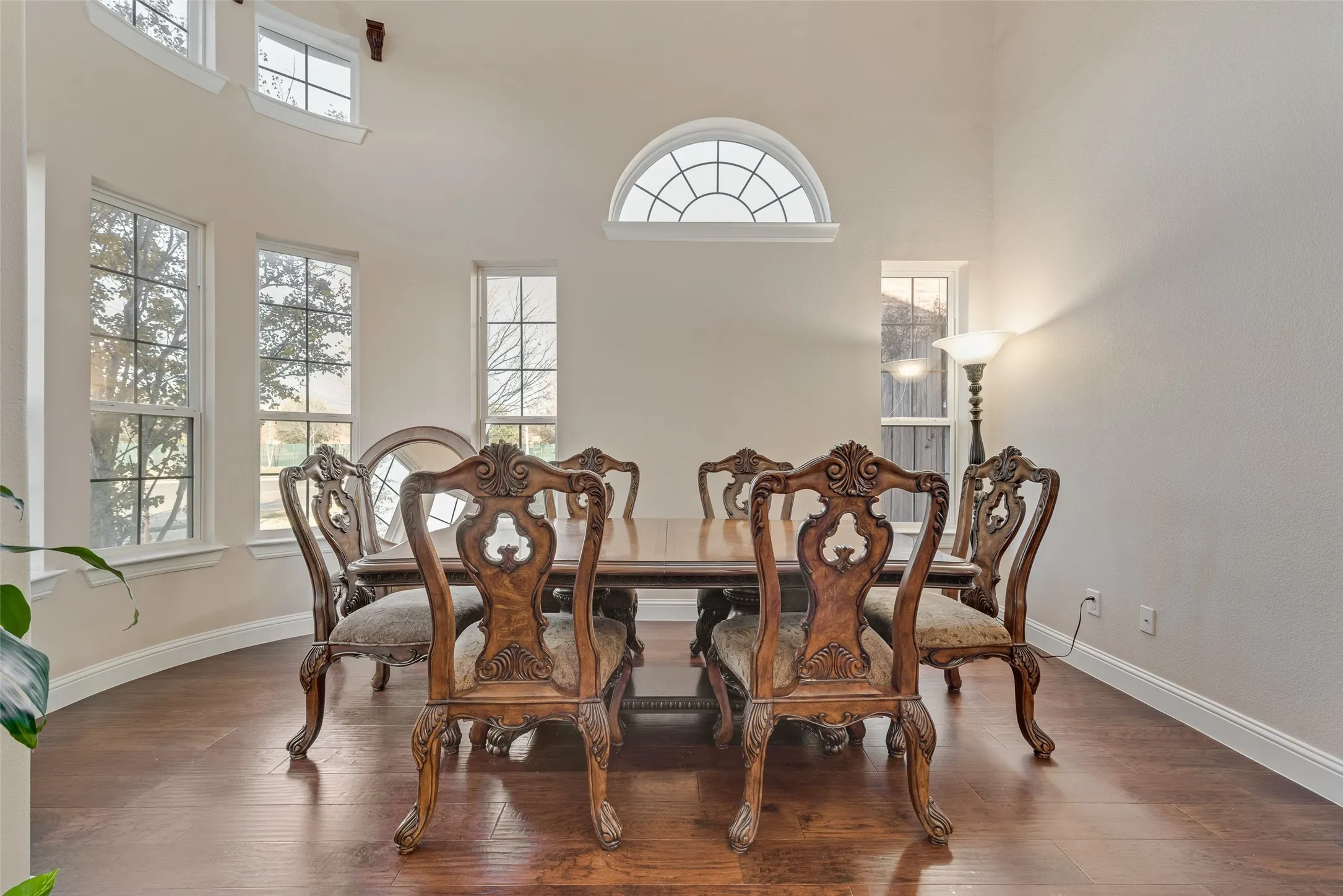 Single Family Residence For Sale in Tarrant County , 4003 Mescalero Court, Mansfield, Texas 76063, 5 Bedroom, 4 Bathroom, 3 Garage spaces, 5,146 Sqft, built in 2015, mls#21056113, Real Estate Agent in Mansfield, Homes For Sale in Tarrant county, Homes For Sale in Mansfield, Realtor in Mansfield Texas, Real Estate Brokerage Independent Realty Texas, Luminita Cordes Realtor