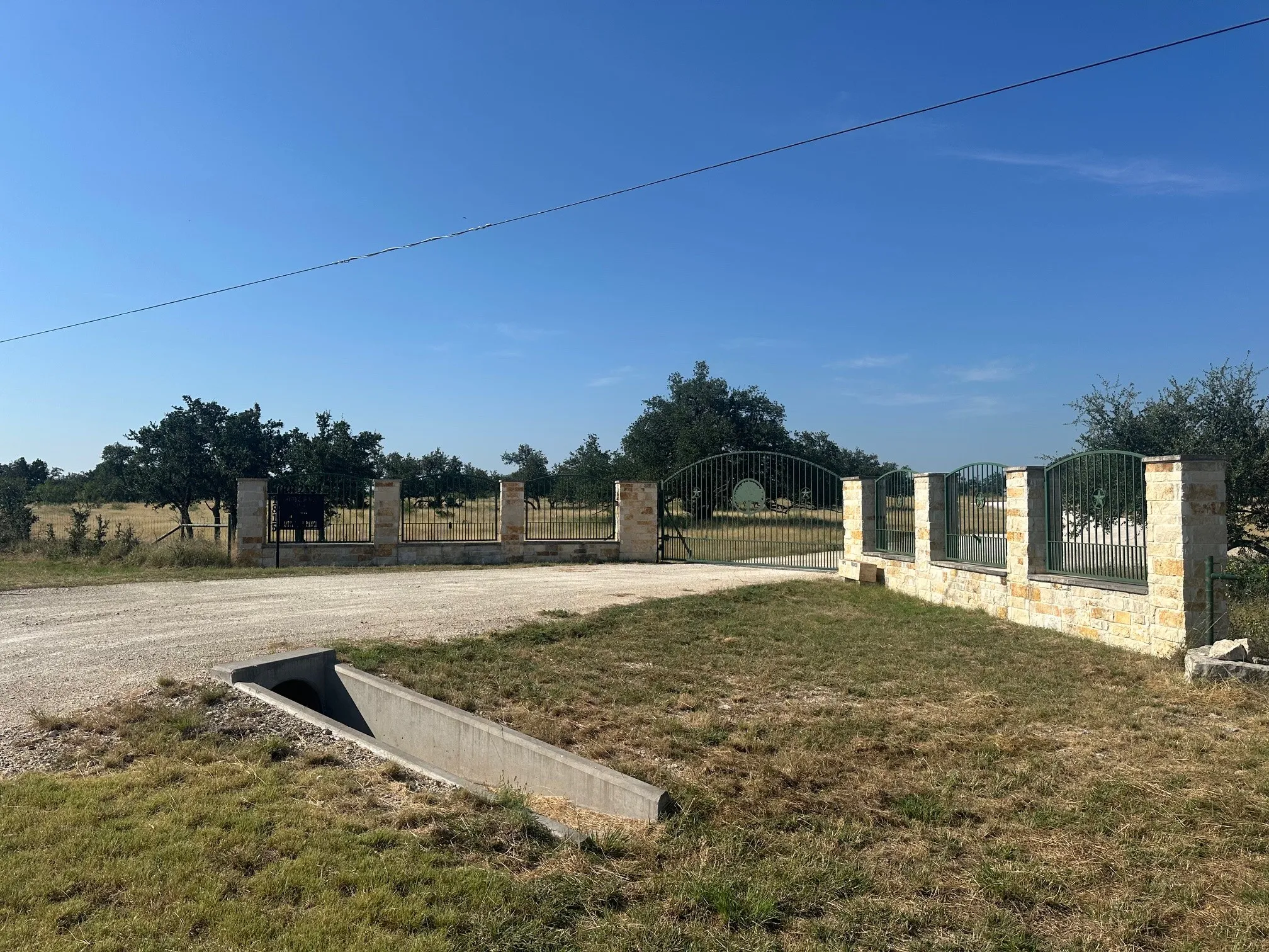 Farm For Sale in Sutton County , 1815 Ranch Road 2597, Sonora, Texas 76950, 2 Bedroom, 2 Bathroom, Garage spaces, 2,035 Sqft, built in 1996, Preowned, mls#21056255, Real Estate Agent in Sonora, Homes For Sale in Sutton county, Homes For Sale in Sonora, Realtor in Sonora Texas, Real Estate Brokerage Independent Realty Texas, Luminita Cordes Realtor