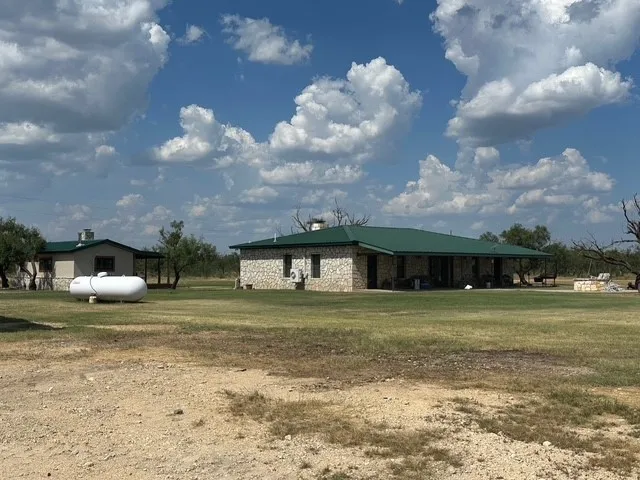 Farm For Sale in Sutton County , 1815 Ranch Road 2597, Sonora, Texas 76950, 2 Bedroom, 2 Bathroom, Garage spaces, 2,035 Sqft, built in 1996, Preowned, mls#21056255, Real Estate Agent in Sonora, Homes For Sale in Sutton county, Homes For Sale in Sonora, Realtor in Sonora Texas, Real Estate Brokerage Independent Realty Texas, Luminita Cordes Realtor