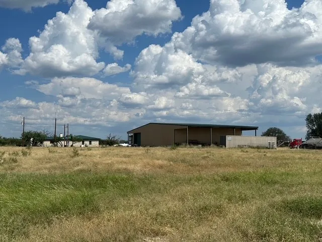 Farm For Sale in Sutton County , 1815 Ranch Road 2597, Sonora, Texas 76950, 2 Bedroom, 2 Bathroom, Garage spaces, 2,035 Sqft, built in 1996, Preowned, mls#21056255, Real Estate Agent in Sonora, Homes For Sale in Sutton county, Homes For Sale in Sonora, Realtor in Sonora Texas, Real Estate Brokerage Independent Realty Texas, Luminita Cordes Realtor