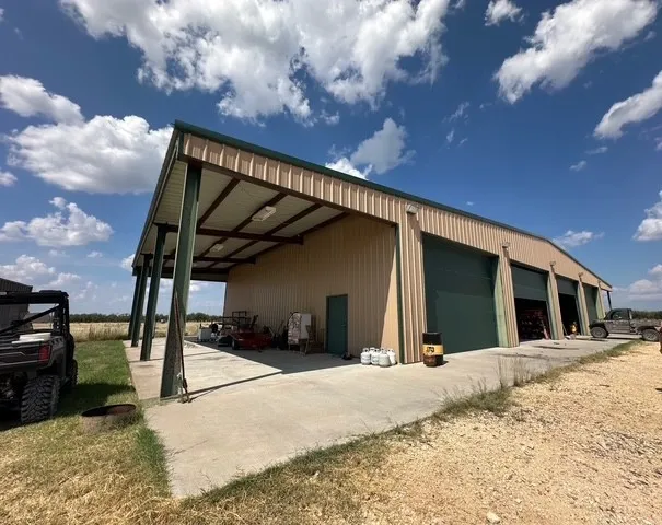 Farm For Sale in Sutton County , 1815 Ranch Road 2597, Sonora, Texas 76950, 2 Bedroom, 2 Bathroom, Garage spaces, 2,035 Sqft, built in 1996, Preowned, mls#21056255, Real Estate Agent in Sonora, Homes For Sale in Sutton county, Homes For Sale in Sonora, Realtor in Sonora Texas, Real Estate Brokerage Independent Realty Texas, Luminita Cordes Realtor