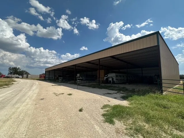 Farm For Sale in Sutton County , 1815 Ranch Road 2597, Sonora, Texas 76950, 2 Bedroom, 2 Bathroom, Garage spaces, 2,035 Sqft, built in 1996, Preowned, mls#21056255, Real Estate Agent in Sonora, Homes For Sale in Sutton county, Homes For Sale in Sonora, Realtor in Sonora Texas, Real Estate Brokerage Independent Realty Texas, Luminita Cordes Realtor