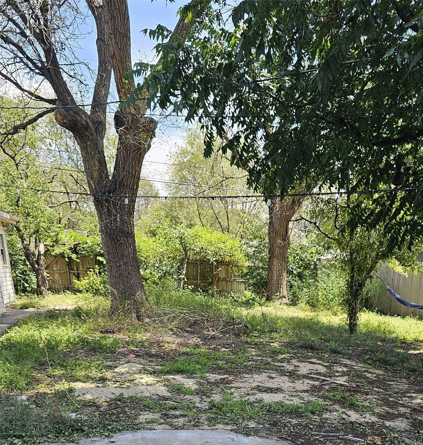 Single Family Residence For Sale in Potter County , 2215 Locust Street, Amarillo, Texas 79109, 3 Bedroom, 2 Bathroom, 1 Garage spaces, 1,304 Sqft, built in 1951, mls#21036500, Real Estate Agent in Amarillo, Homes For Sale in Potter county, Homes For Sale in Amarillo, Realtor in Amarillo Texas, Real Estate Brokerage Independent Realty Texas, Luminita Cordes Realtor