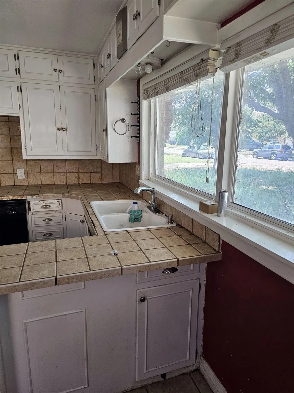 Single Family Residence For Sale in Potter County , 2215 Locust Street, Amarillo, Texas 79109, 3 Bedroom, 2 Bathroom, 1 Garage spaces, 1,304 Sqft, built in 1951, mls#21036500, Real Estate Agent in Amarillo, Homes For Sale in Potter county, Homes For Sale in Amarillo, Realtor in Amarillo Texas, Real Estate Brokerage Independent Realty Texas, Luminita Cordes Realtor