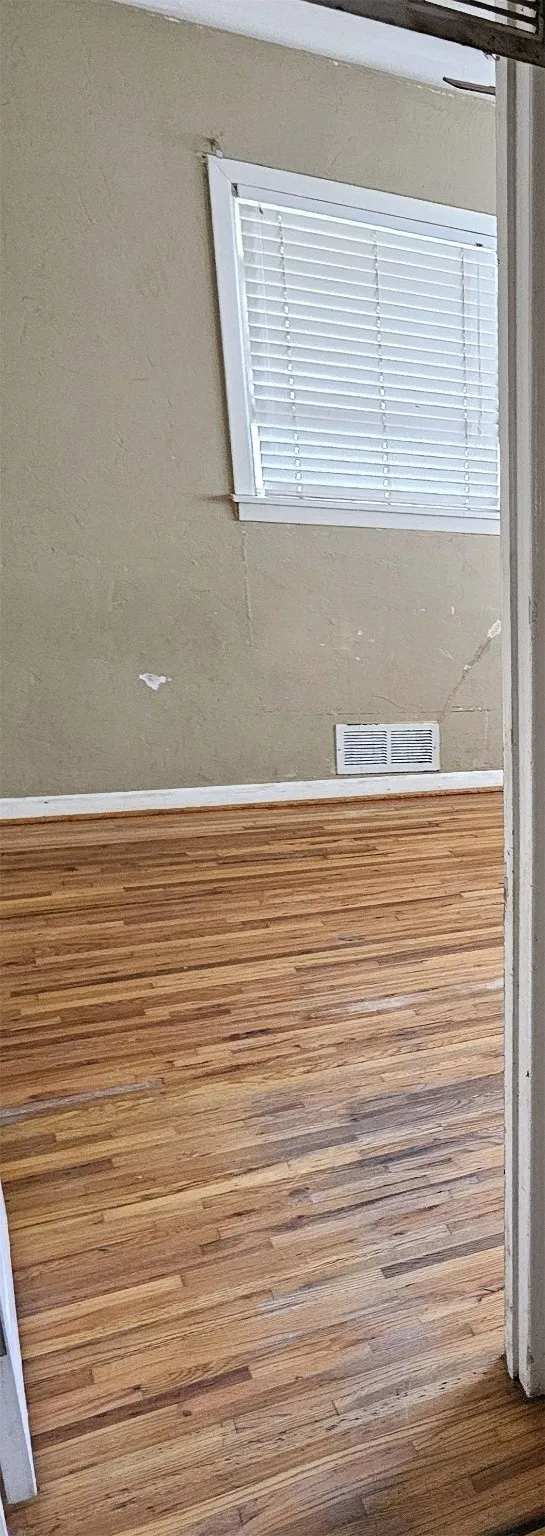 Single Family Residence For Sale in Potter County , 2215 Locust Street, Amarillo, Texas 79109, 3 Bedroom, 2 Bathroom, 1 Garage spaces, 1,304 Sqft, built in 1951, mls#21036500, Real Estate Agent in Amarillo, Homes For Sale in Potter county, Homes For Sale in Amarillo, Realtor in Amarillo Texas, Real Estate Brokerage Independent Realty Texas, Luminita Cordes Realtor