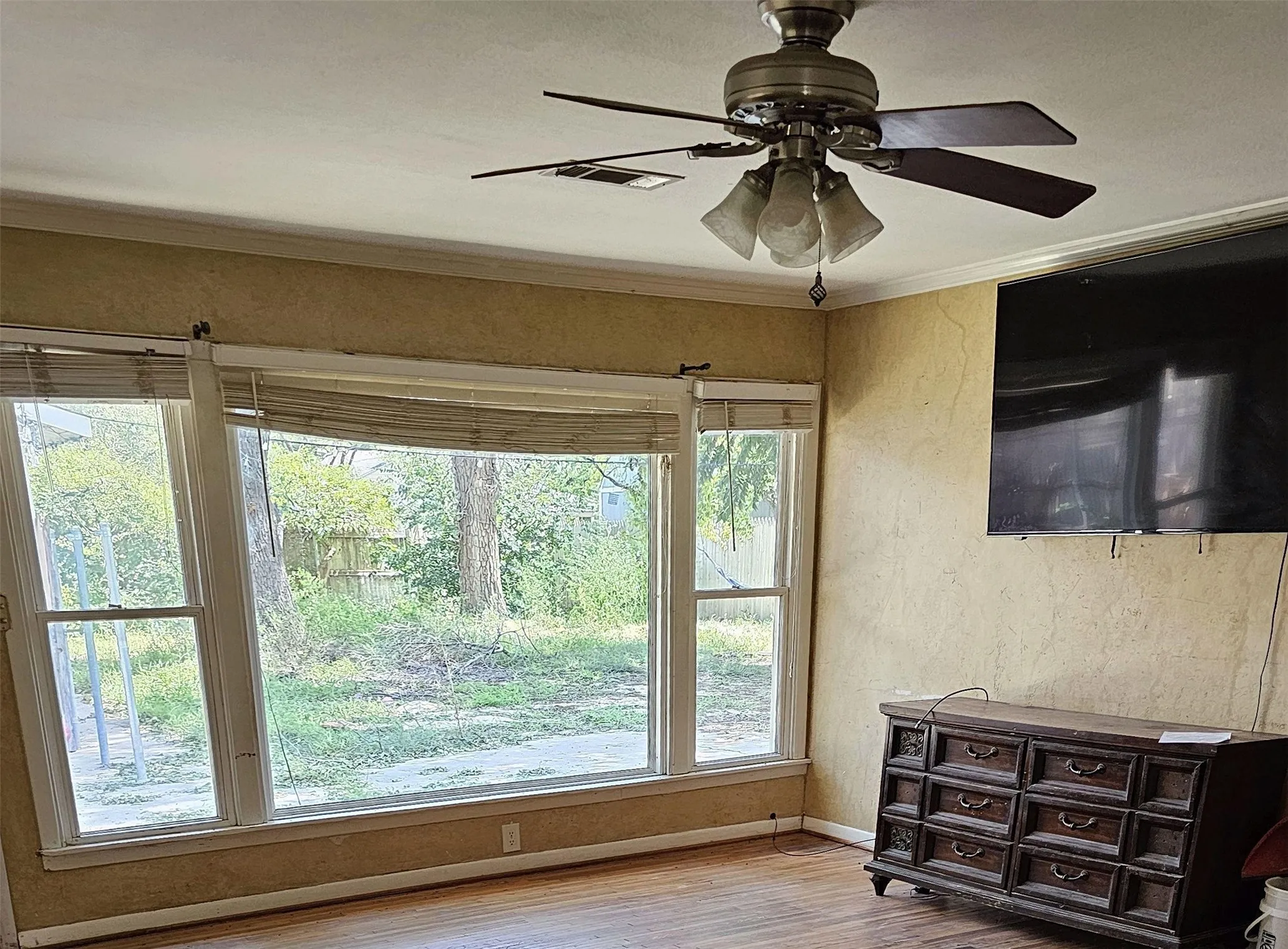 Single Family Residence For Sale in Potter County , 2215 Locust Street, Amarillo, Texas 79109, 3 Bedroom, 2 Bathroom, 1 Garage spaces, 1,304 Sqft, built in 1951, mls#21036500, Real Estate Agent in Amarillo, Homes For Sale in Potter county, Homes For Sale in Amarillo, Realtor in Amarillo Texas, Real Estate Brokerage Independent Realty Texas, Luminita Cordes Realtor