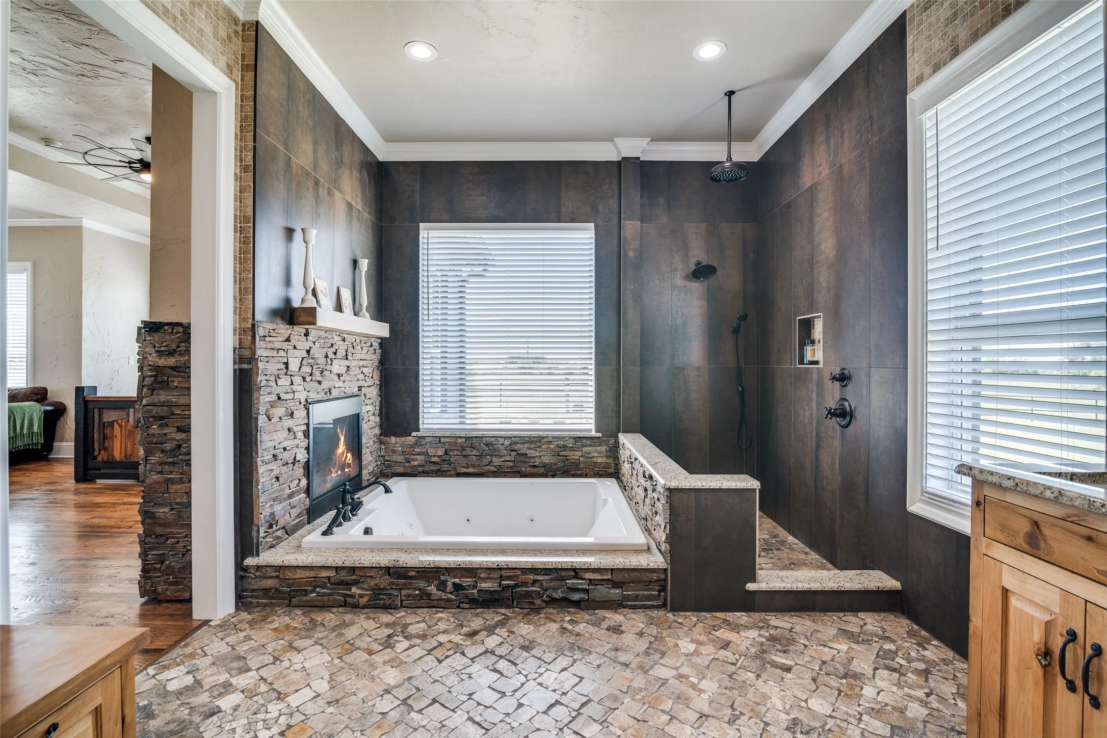 Single Family Residence For Sale in Van Zandt County , 1010 Vz County Road 3415, Wills Point, Texas 75169, 3 Bedroom, 4 Bathroom, 4 Garage spaces, 3,364 Sqft, built in 2023, mls#21047290, Real Estate Agent in Wills Point, Homes For Sale in Van Zandt county, Homes For Sale in Wills Point, Realtor in Wills Point Texas, Real Estate Brokerage Independent Realty Texas, Luminita Cordes Realtor