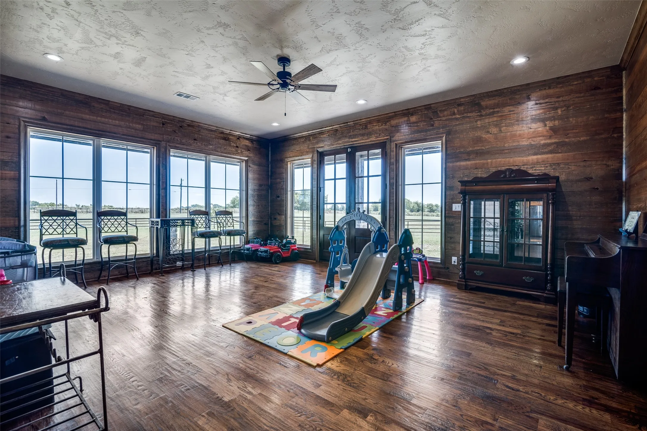 Single Family Residence For Sale in Van Zandt County , 1010 Vz County Road 3415, Wills Point, Texas 75169, 3 Bedroom, 4 Bathroom, 4 Garage spaces, 3,364 Sqft, built in 2023, mls#21047290, Real Estate Agent in Wills Point, Homes For Sale in Van Zandt county, Homes For Sale in Wills Point, Realtor in Wills Point Texas, Real Estate Brokerage Independent Realty Texas, Luminita Cordes Realtor