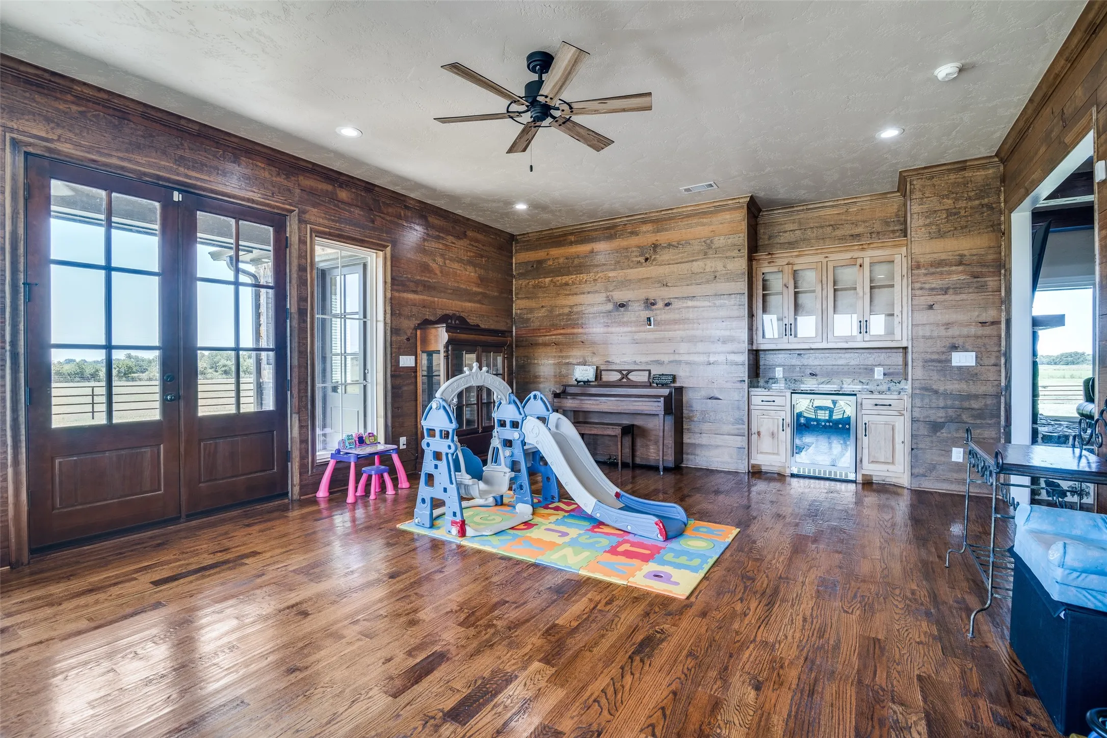 Single Family Residence For Sale in Van Zandt County , 1010 Vz County Road 3415, Wills Point, Texas 75169, 3 Bedroom, 4 Bathroom, 4 Garage spaces, 3,364 Sqft, built in 2023, mls#21047290, Real Estate Agent in Wills Point, Homes For Sale in Van Zandt county, Homes For Sale in Wills Point, Realtor in Wills Point Texas, Real Estate Brokerage Independent Realty Texas, Luminita Cordes Realtor