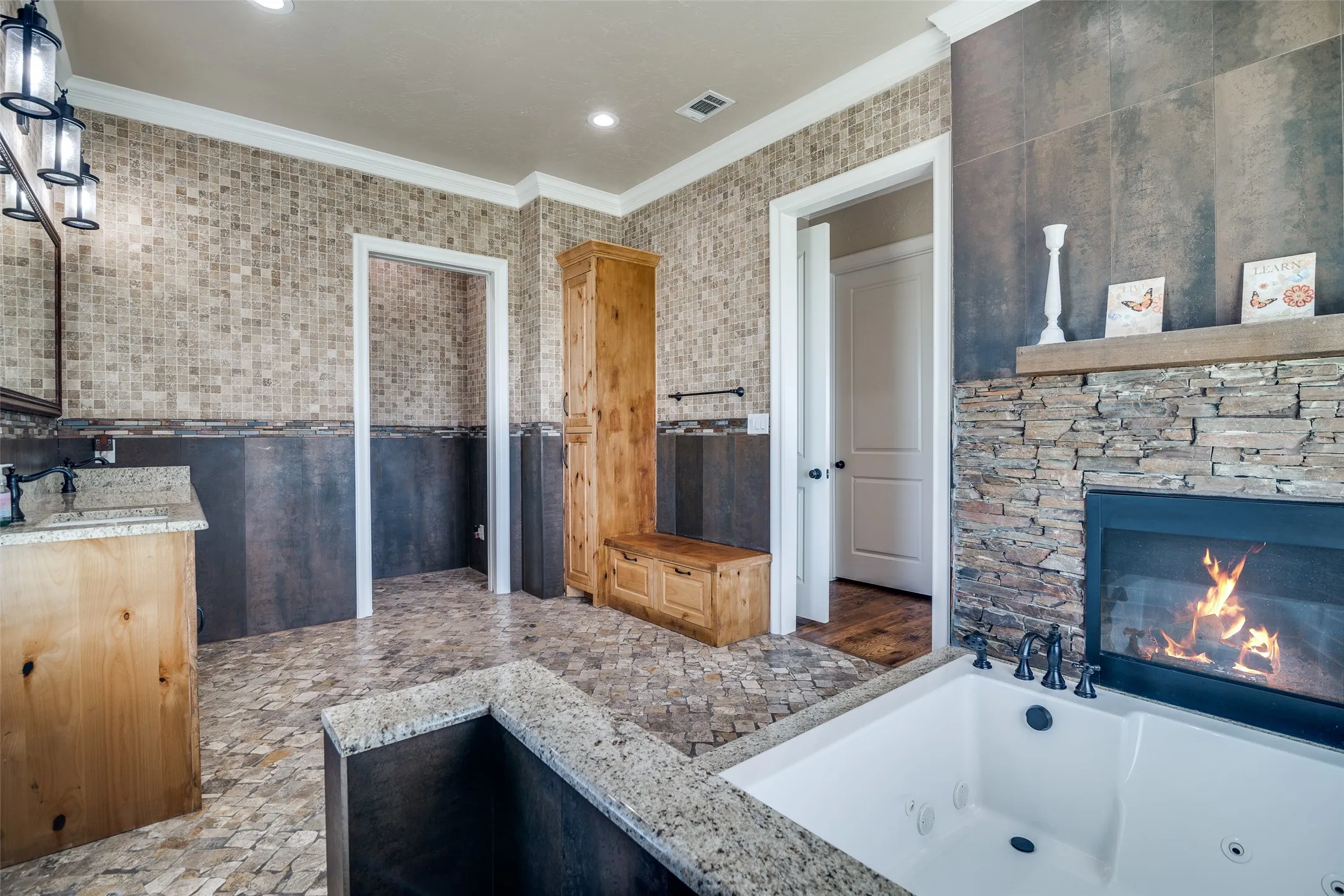 Single Family Residence For Sale in Van Zandt County , 1010 Vz County Road 3415, Wills Point, Texas 75169, 3 Bedroom, 4 Bathroom, 4 Garage spaces, 3,364 Sqft, built in 2023, mls#21047290, Real Estate Agent in Wills Point, Homes For Sale in Van Zandt county, Homes For Sale in Wills Point, Realtor in Wills Point Texas, Real Estate Brokerage Independent Realty Texas, Luminita Cordes Realtor