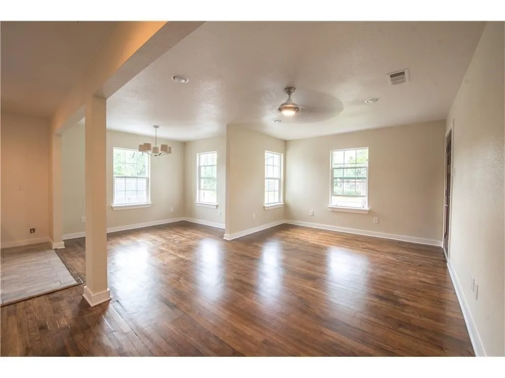 Single Family Residence For Rent in Tarrant County , 3553 Mission Street, Fort Worth, Texas 76109, 4 Bedroom, 2 Bathroom, 1 Garage spaces, 1,510 Sqft, built in 1947, Preowned, mls#21040136, Real Estate Agent in Fort Worth, Homes For Rent in Tarrant county, Homes For Rent in Fort Worth, Realtor in Fort Worth Texas, Real Estate Brokerage Independent Realty Texas, Luminita Cordes Realtor