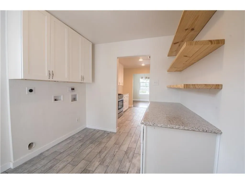 Single Family Residence For Rent in Tarrant County , 3553 Mission Street, Fort Worth, Texas 76109, 4 Bedroom, 2 Bathroom, 1 Garage spaces, 1,510 Sqft, built in 1947, Preowned, mls#21040136, Real Estate Agent in Fort Worth, Homes For Rent in Tarrant county, Homes For Rent in Fort Worth, Realtor in Fort Worth Texas, Real Estate Brokerage Independent Realty Texas, Luminita Cordes Realtor