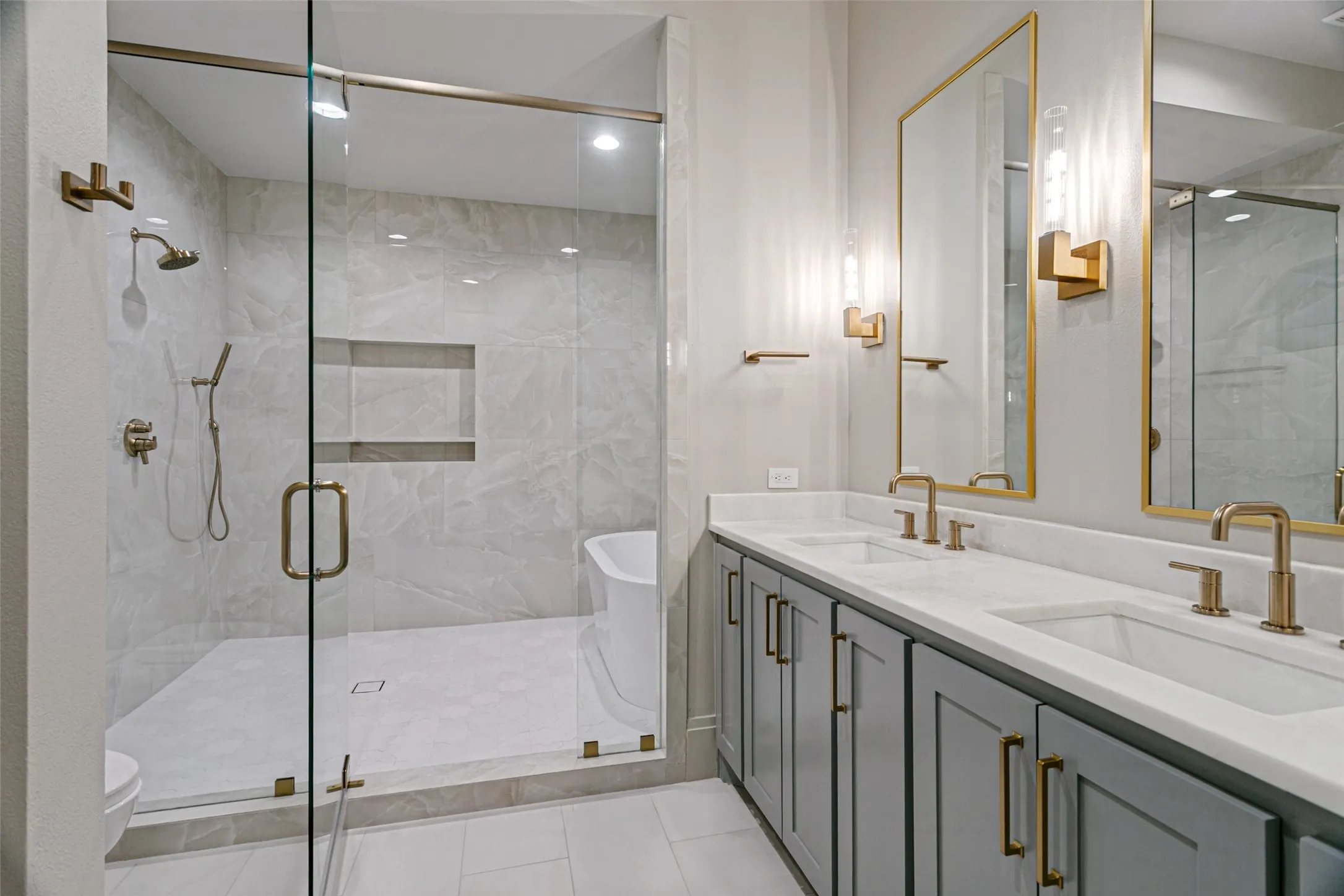 Junior Master Bath
