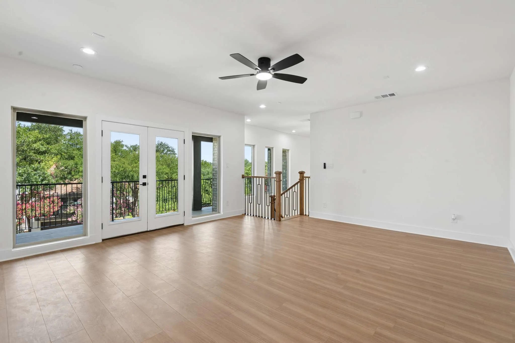Single Family Residence For Sale in Tarrant County , 9008 Crosswind Drive, Fort Worth, Texas 76179, 5 Bedroom, 3 Bathroom, 2 Garage spaces, 3,553 Sqft, built in 2025, New Construction - Complete, mls#21055458, Real Estate Agent in Fort Worth, Homes For Sale in Tarrant county, Homes For Sale in Fort Worth, Realtor in Fort Worth Texas, Real Estate Brokerage Independent Realty Texas, Luminita Cordes Realtor