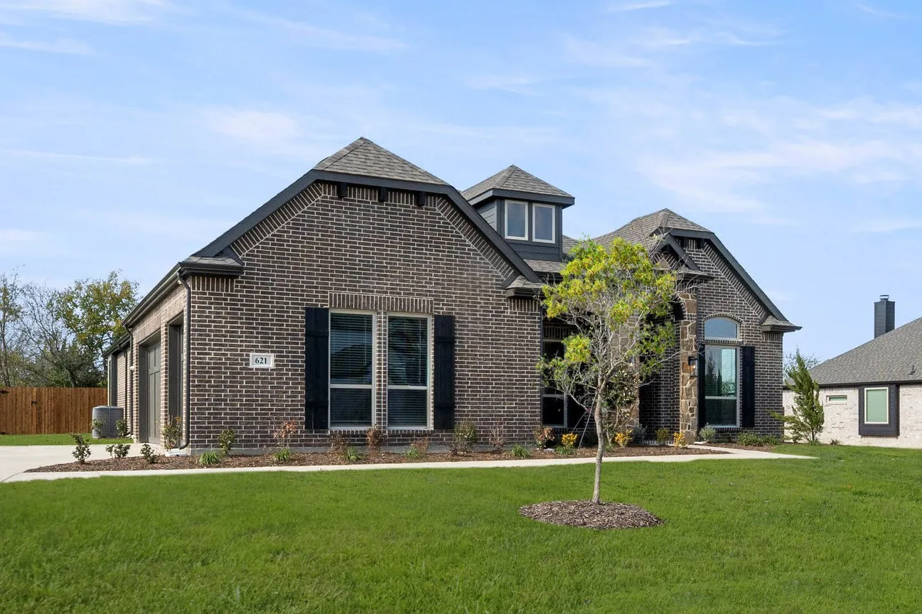 1_621 Hidden Lakes-Front-2