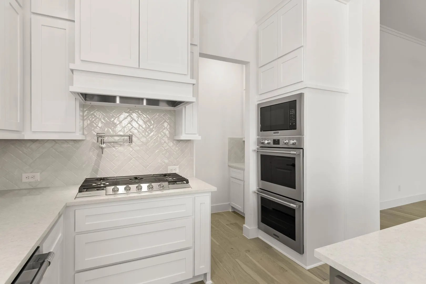17_621 Hidden Lakes-Kitchen-4
