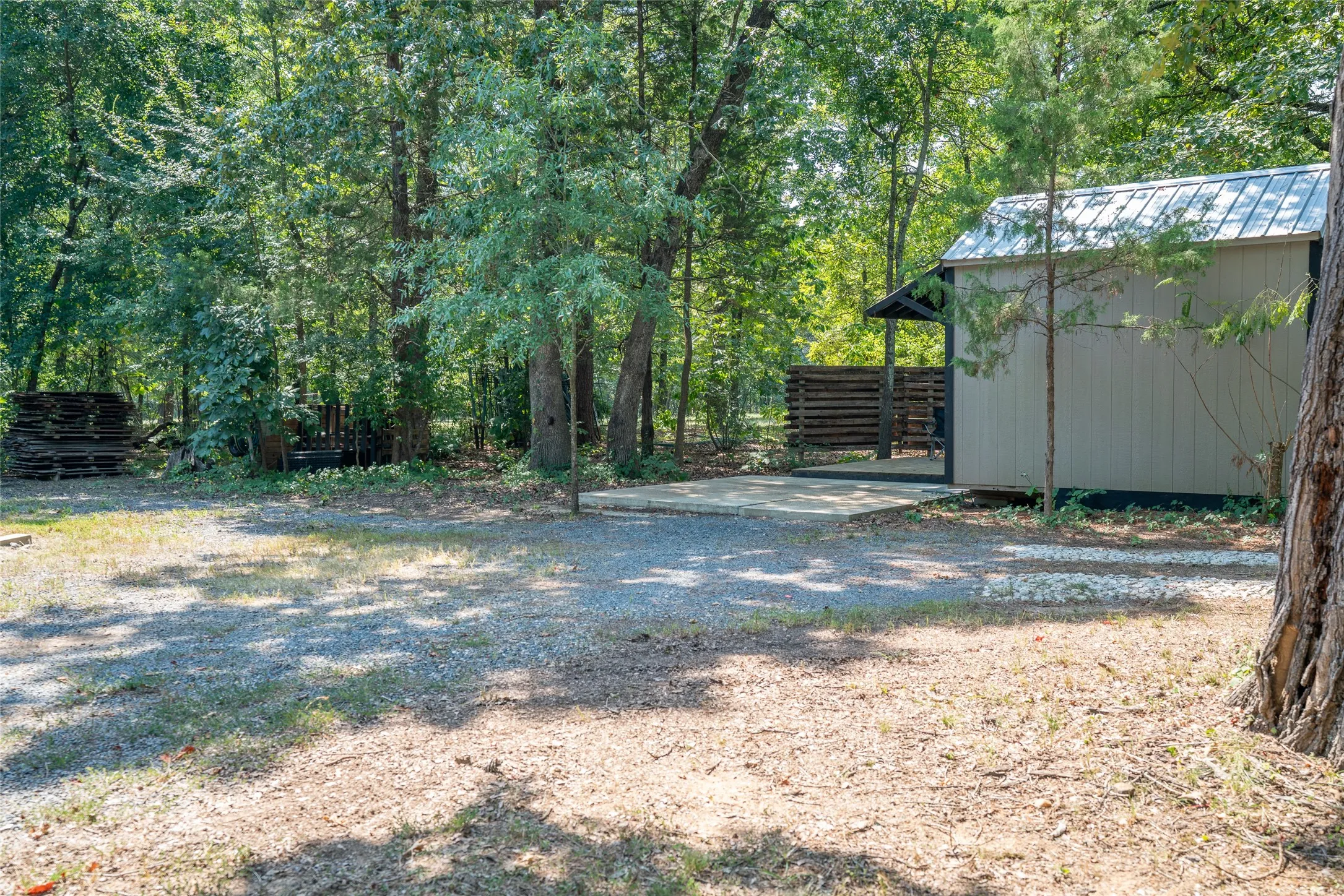 Single Family Residence For Sale in Bowie County , 121 CR 2201, Hooks, Texas 75561, 1 Bedroom, 0, Garage spaces, 400 Sqft, built in 2022, mls#21056890, Real Estate Agent in Hooks, Homes For Sale in Bowie county, Homes For Sale in Hooks, Realtor in Hooks Texas, Real Estate Brokerage Independent Realty Texas, Luminita Cordes Realtor