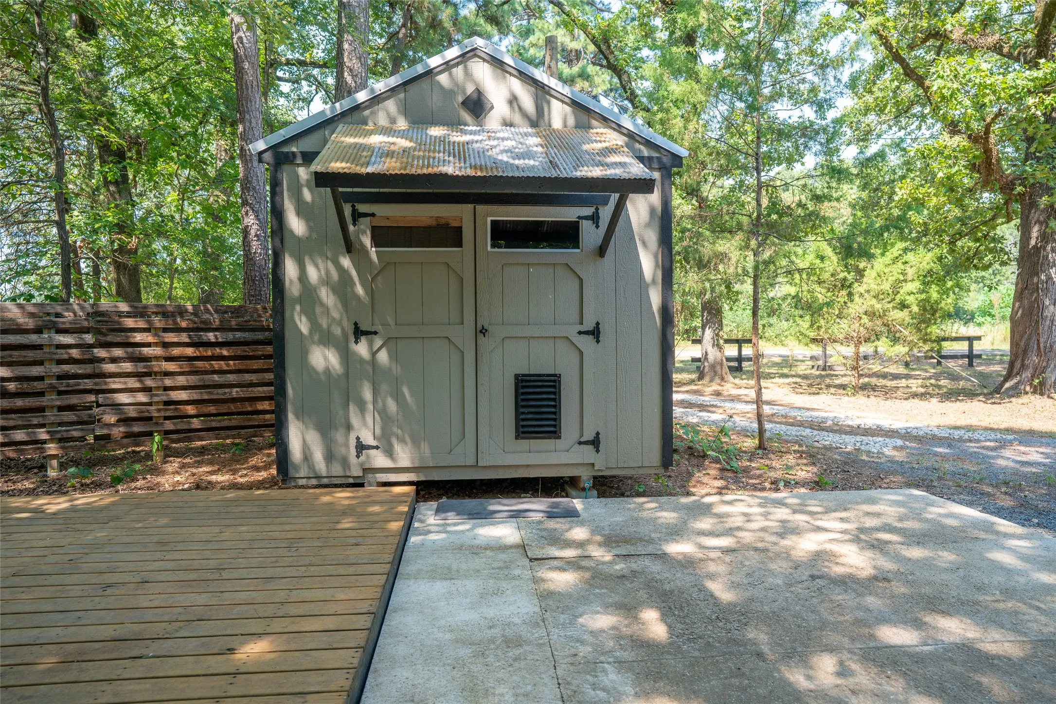 Single Family Residence For Sale in Bowie County , 121 CR 2201, Hooks, Texas 75561, 1 Bedroom, 0, Garage spaces, 400 Sqft, built in 2022, mls#21056890, Real Estate Agent in Hooks, Homes For Sale in Bowie county, Homes For Sale in Hooks, Realtor in Hooks Texas, Real Estate Brokerage Independent Realty Texas, Luminita Cordes Realtor
