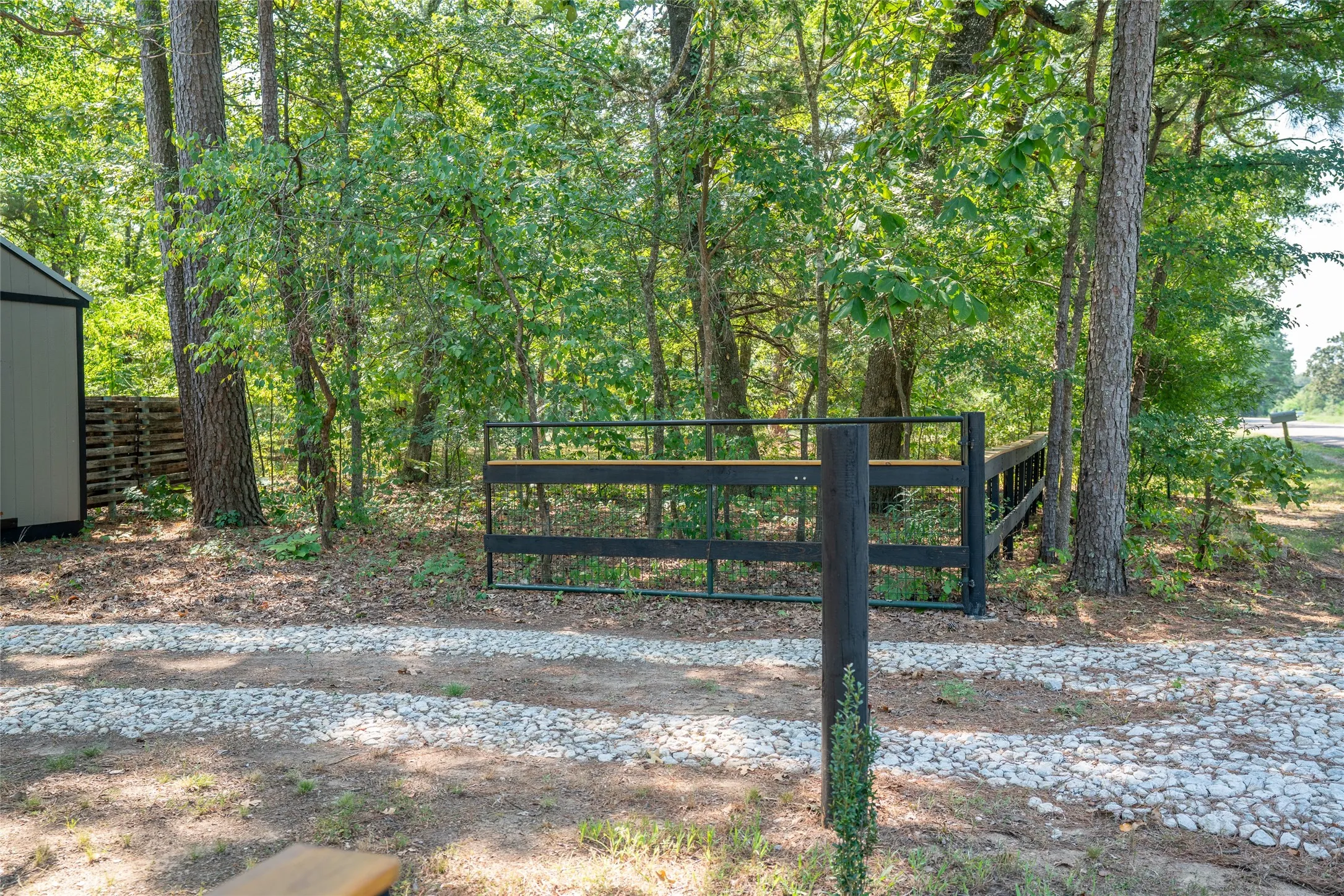 Single Family Residence For Sale in Bowie County , 121 CR 2201, Hooks, Texas 75561, 1 Bedroom, 0, Garage spaces, 400 Sqft, built in 2022, mls#21056890, Real Estate Agent in Hooks, Homes For Sale in Bowie county, Homes For Sale in Hooks, Realtor in Hooks Texas, Real Estate Brokerage Independent Realty Texas, Luminita Cordes Realtor