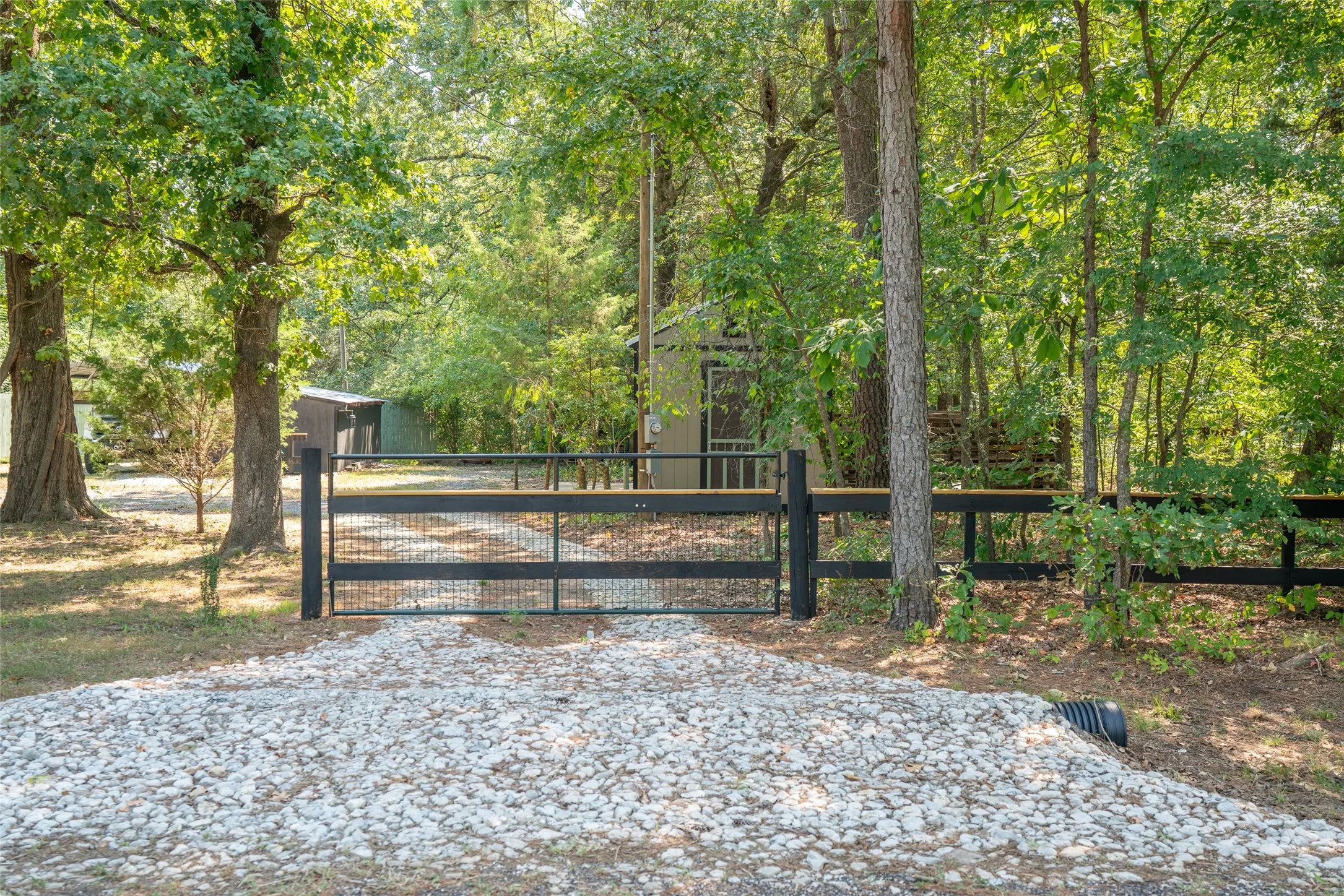 Single Family Residence For Sale in Bowie County , 121 CR 2201, Hooks, Texas 75561, 1 Bedroom, 0, Garage spaces, 400 Sqft, built in 2022, mls#21056890, Real Estate Agent in Hooks, Homes For Sale in Bowie county, Homes For Sale in Hooks, Realtor in Hooks Texas, Real Estate Brokerage Independent Realty Texas, Luminita Cordes Realtor
