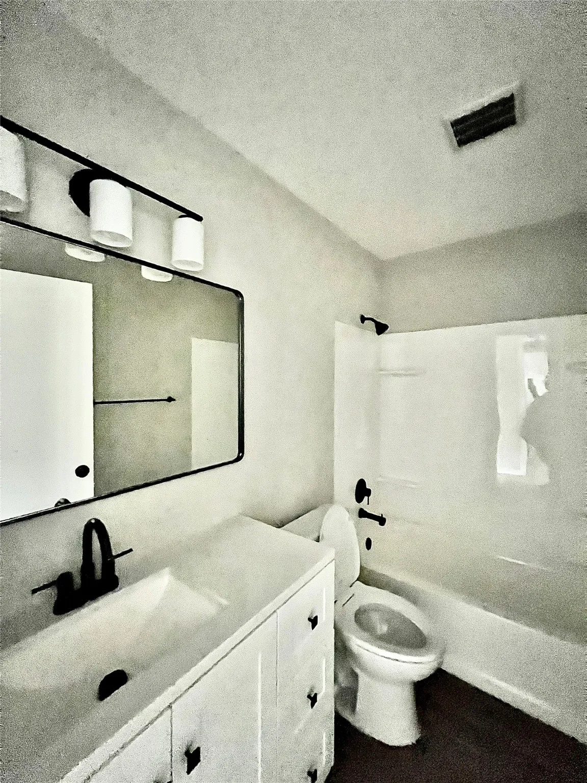 Single Family Residence For Sale in Upshur County , 5407 State Highway 155 S, Gilmer, Texas 75645, 3 Bedroom, 1 Bathroom, 1 Garage spaces, 1,272 Sqft, built in 1960, mls#21057358, Real Estate Agent in Gilmer, Homes For Sale in Upshur county, Homes For Sale in Gilmer, Realtor in Gilmer Texas, Real Estate Brokerage Independent Realty Texas, Luminita Cordes Realtor