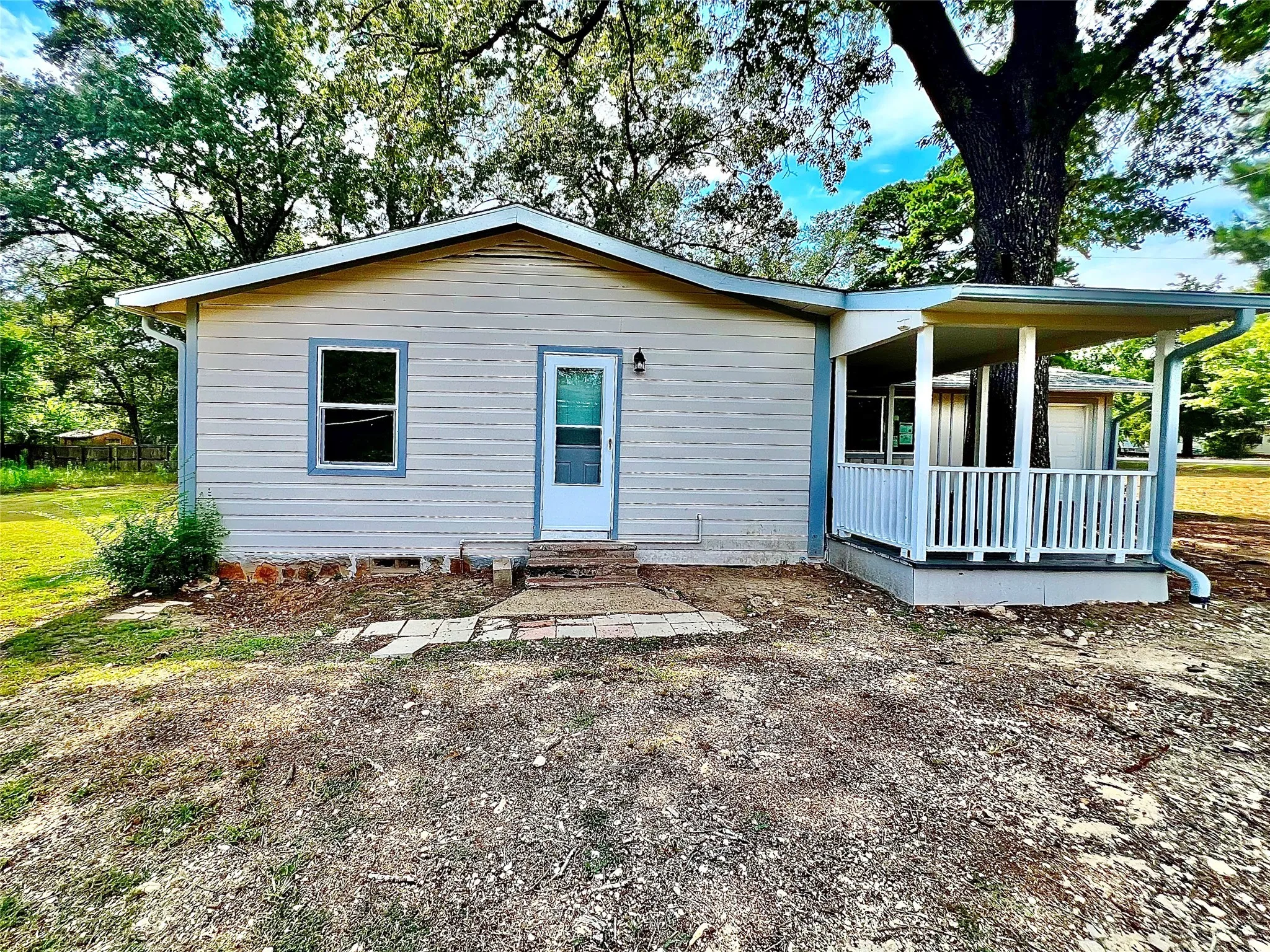 Single Family Residence For Sale in Upshur County , 5407 State Highway 155 S, Gilmer, Texas 75645, 3 Bedroom, 1 Bathroom, 1 Garage spaces, 1,272 Sqft, built in 1960, mls#21057358, Real Estate Agent in Gilmer, Homes For Sale in Upshur county, Homes For Sale in Gilmer, Realtor in Gilmer Texas, Real Estate Brokerage Independent Realty Texas, Luminita Cordes Realtor