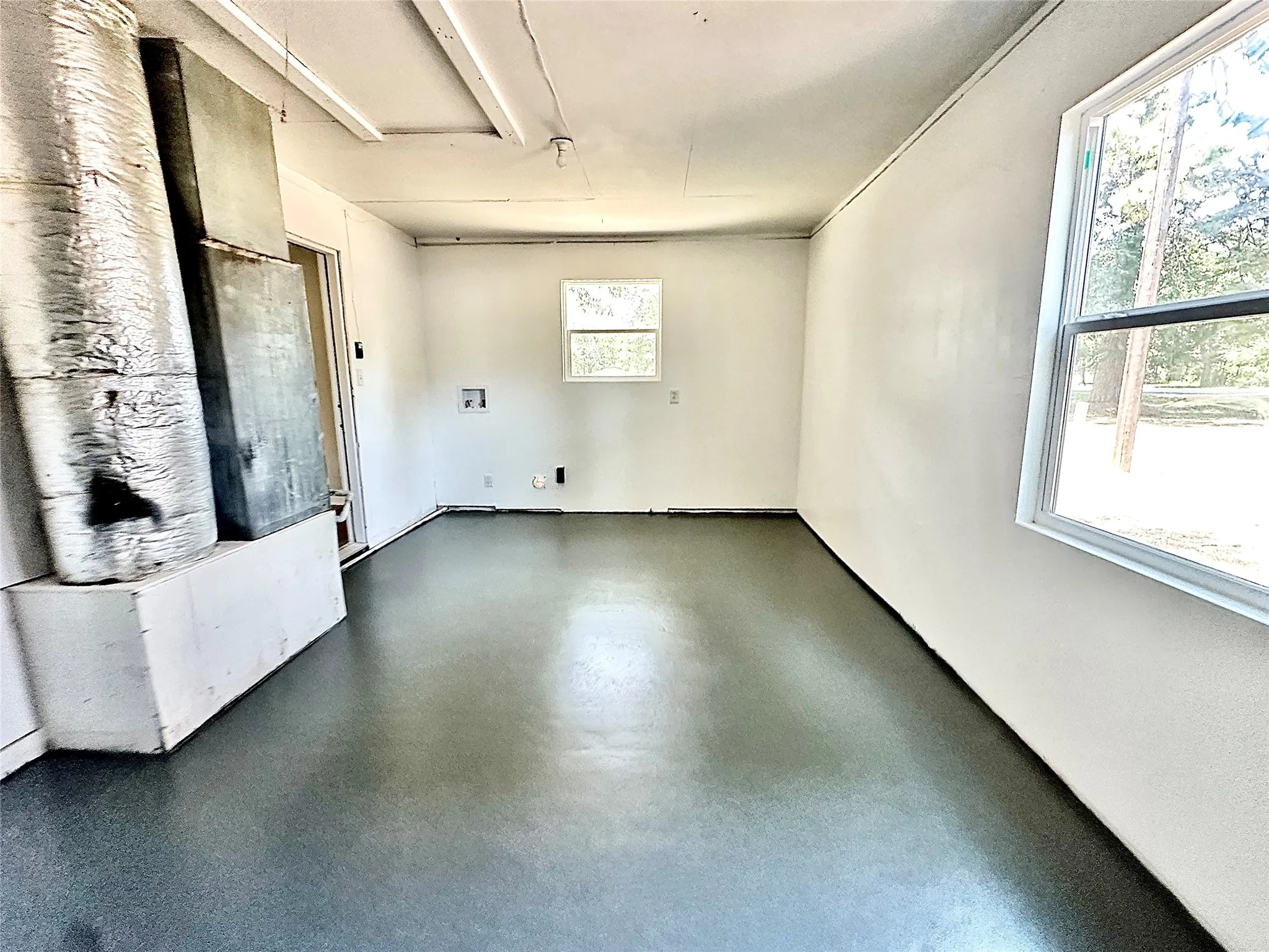 Single Family Residence For Sale in Upshur County , 5407 State Highway 155 S, Gilmer, Texas 75645, 3 Bedroom, 1 Bathroom, 1 Garage spaces, 1,272 Sqft, built in 1960, mls#21057358, Real Estate Agent in Gilmer, Homes For Sale in Upshur county, Homes For Sale in Gilmer, Realtor in Gilmer Texas, Real Estate Brokerage Independent Realty Texas, Luminita Cordes Realtor