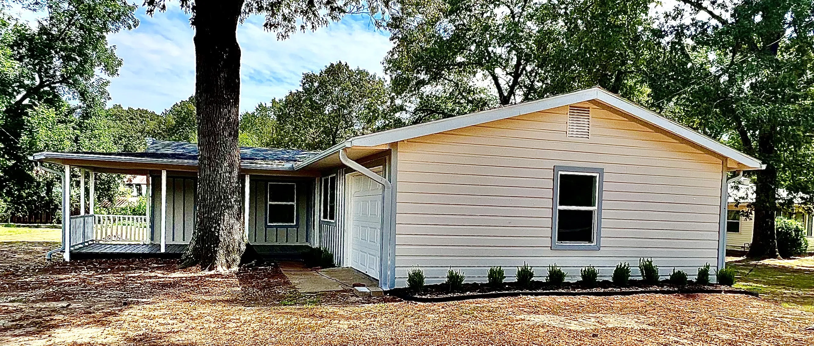 Single Family Residence For Sale in Upshur County , 5407 State Highway 155 S, Gilmer, Texas 75645, 3 Bedroom, 1 Bathroom, 1 Garage spaces, 1,272 Sqft, built in 1960, mls#21057358, Real Estate Agent in Gilmer, Homes For Sale in Upshur county, Homes For Sale in Gilmer, Realtor in Gilmer Texas, Real Estate Brokerage Independent Realty Texas, Luminita Cordes Realtor