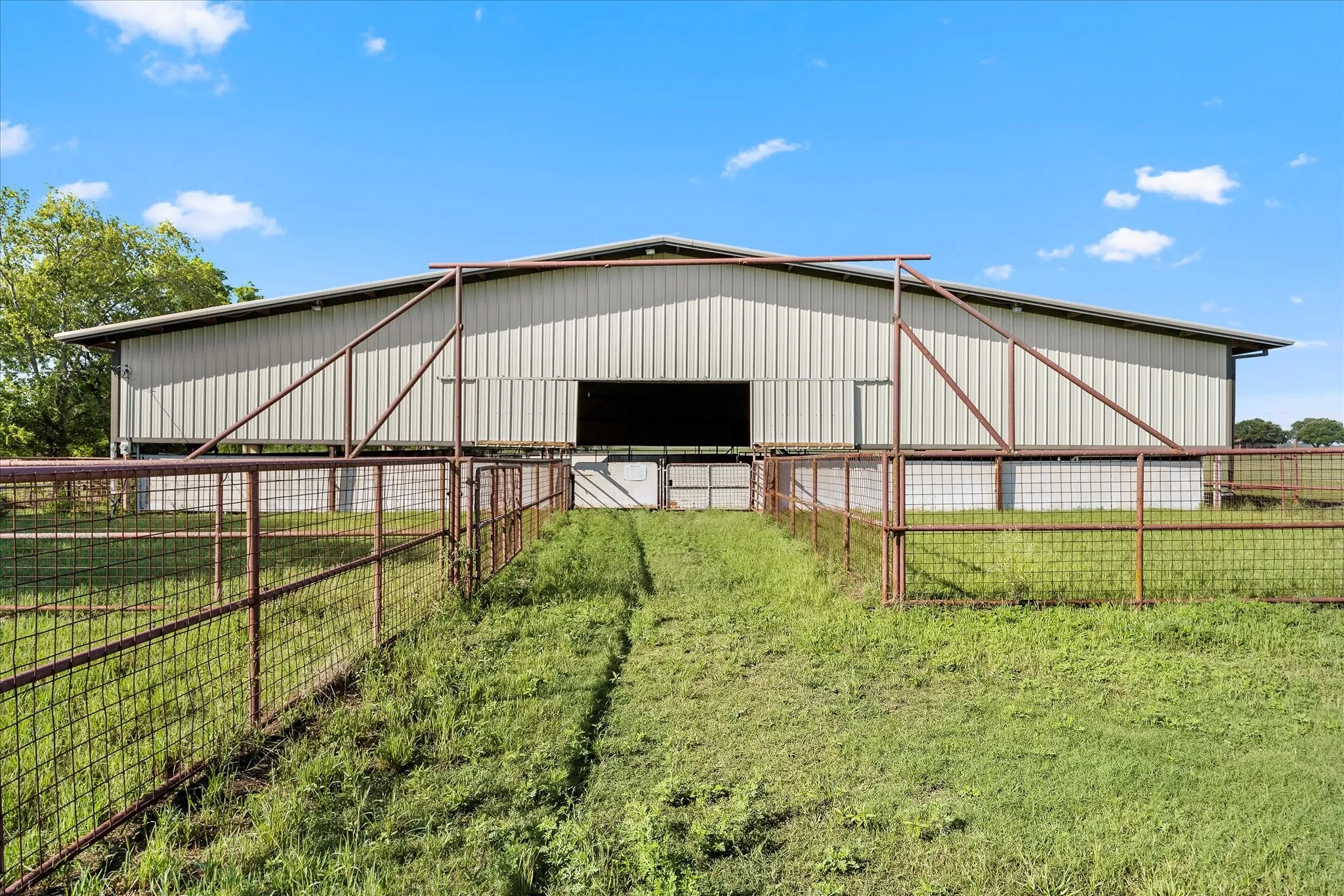 100' x 90' Covered Arena with lights
