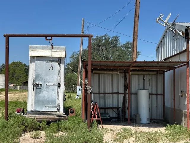 Farm For Sale in Sutton County , 301 PR 2267, Sonora, Texas 76950, 2 Bedroom, 1 Bathroom, Garage spaces, 2,016 Sqft, built in 0, Preowned, mls#21057930, Real Estate Agent in Sonora, Homes For Sale in Sutton county, Homes For Sale in Sonora, Realtor in Sonora Texas, Real Estate Brokerage Independent Realty Texas, Luminita Cordes Realtor