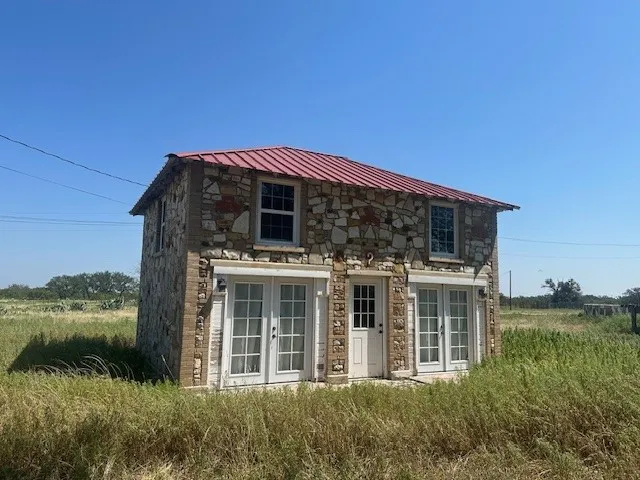 Farm For Sale in Sutton County , 301 PR 2267, Sonora, Texas 76950, 2 Bedroom, 1 Bathroom, Garage spaces, 2,016 Sqft, built in 0, Preowned, mls#21057930, Real Estate Agent in Sonora, Homes For Sale in Sutton county, Homes For Sale in Sonora, Realtor in Sonora Texas, Real Estate Brokerage Independent Realty Texas, Luminita Cordes Realtor