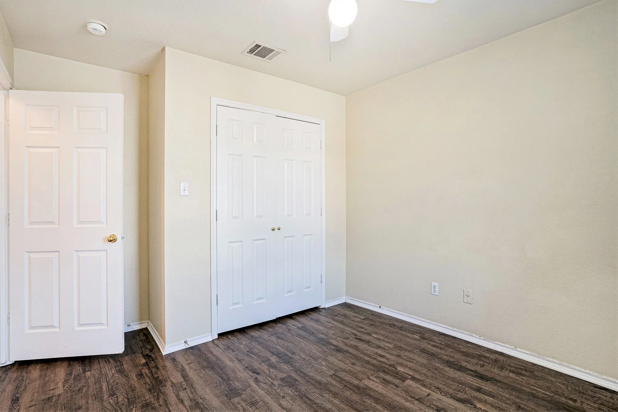Single Family Residence For Rent in Johnson County , 609 Whitefish Drive, Cleburne, Texas 76033, 3 Bedroom, 2 Bathroom, 2 Garage spaces, 1,395 Sqft, built in 2006, Preowned, mls#21058010, Real Estate Agent in Cleburne, Homes For Rent in Johnson county, Homes For Rent in Cleburne, Realtor in Cleburne Texas, Real Estate Brokerage Independent Realty Texas, Luminita Cordes Realtor
