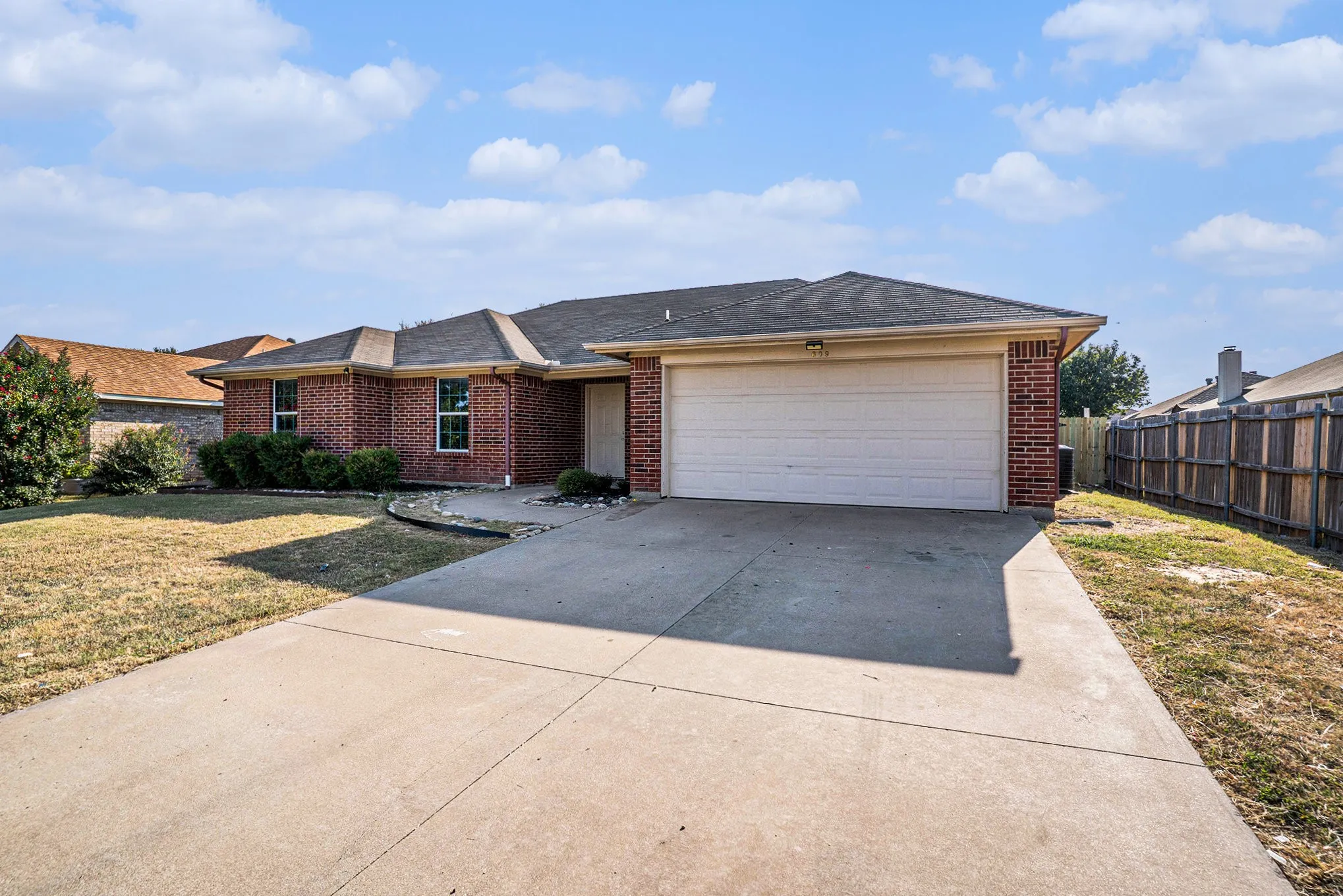 Single Family Residence For Rent in Johnson County , 609 Whitefish Drive, Cleburne, Texas 76033, 3 Bedroom, 2 Bathroom, 2 Garage spaces, 1,395 Sqft, built in 2006, Preowned, mls#21058010, Real Estate Agent in Cleburne, Homes For Rent in Johnson county, Homes For Rent in Cleburne, Realtor in Cleburne Texas, Real Estate Brokerage Independent Realty Texas, Luminita Cordes Realtor