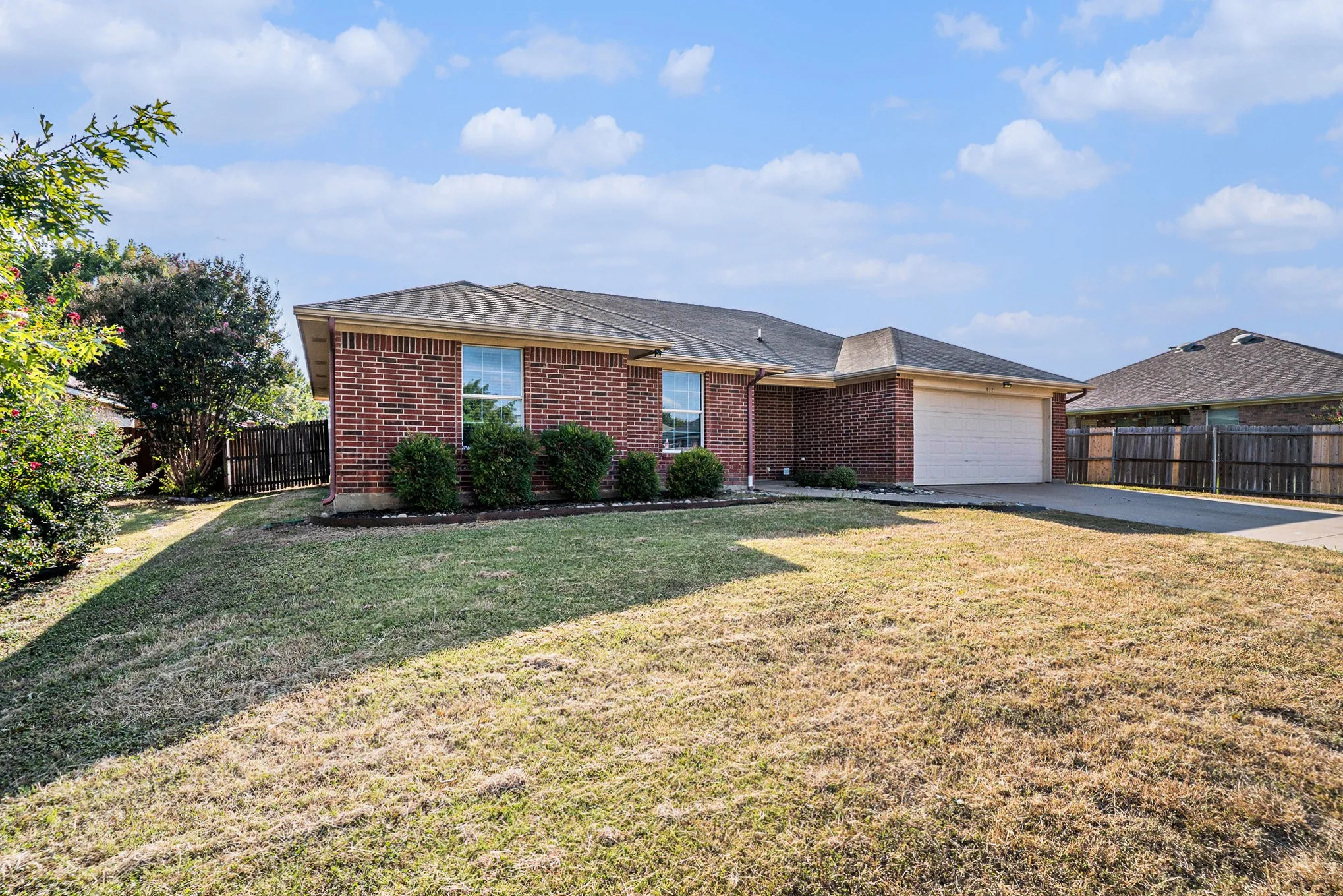 Single Family Residence For Rent in Johnson County , 609 Whitefish Drive, Cleburne, Texas 76033, 3 Bedroom, 2 Bathroom, 2 Garage spaces, 1,395 Sqft, built in 2006, Preowned, mls#21058010, Real Estate Agent in Cleburne, Homes For Rent in Johnson county, Homes For Rent in Cleburne, Realtor in Cleburne Texas, Real Estate Brokerage Independent Realty Texas, Luminita Cordes Realtor