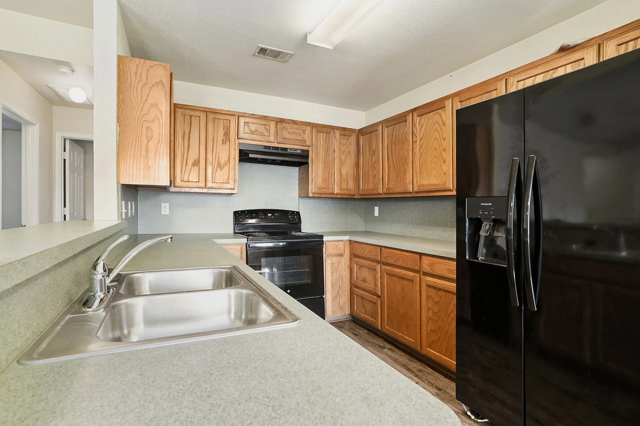 Single Family Residence For Rent in Johnson County , 609 Whitefish Drive, Cleburne, Texas 76033, 3 Bedroom, 2 Bathroom, 2 Garage spaces, 1,395 Sqft, built in 2006, Preowned, mls#21058010, Real Estate Agent in Cleburne, Homes For Rent in Johnson county, Homes For Rent in Cleburne, Realtor in Cleburne Texas, Real Estate Brokerage Independent Realty Texas, Luminita Cordes Realtor