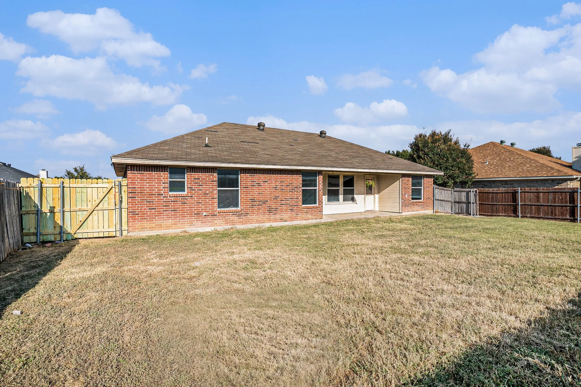 Single Family Residence For Rent in Johnson County , 609 Whitefish Drive, Cleburne, Texas 76033, 3 Bedroom, 2 Bathroom, 2 Garage spaces, 1,395 Sqft, built in 2006, Preowned, mls#21058010, Real Estate Agent in Cleburne, Homes For Rent in Johnson county, Homes For Rent in Cleburne, Realtor in Cleburne Texas, Real Estate Brokerage Independent Realty Texas, Luminita Cordes Realtor