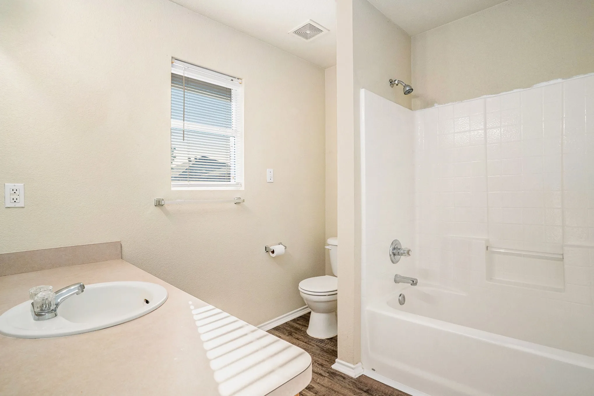 Single Family Residence For Rent in Johnson County , 609 Whitefish Drive, Cleburne, Texas 76033, 3 Bedroom, 2 Bathroom, 2 Garage spaces, 1,395 Sqft, built in 2006, Preowned, mls#21058010, Real Estate Agent in Cleburne, Homes For Rent in Johnson county, Homes For Rent in Cleburne, Realtor in Cleburne Texas, Real Estate Brokerage Independent Realty Texas, Luminita Cordes Realtor