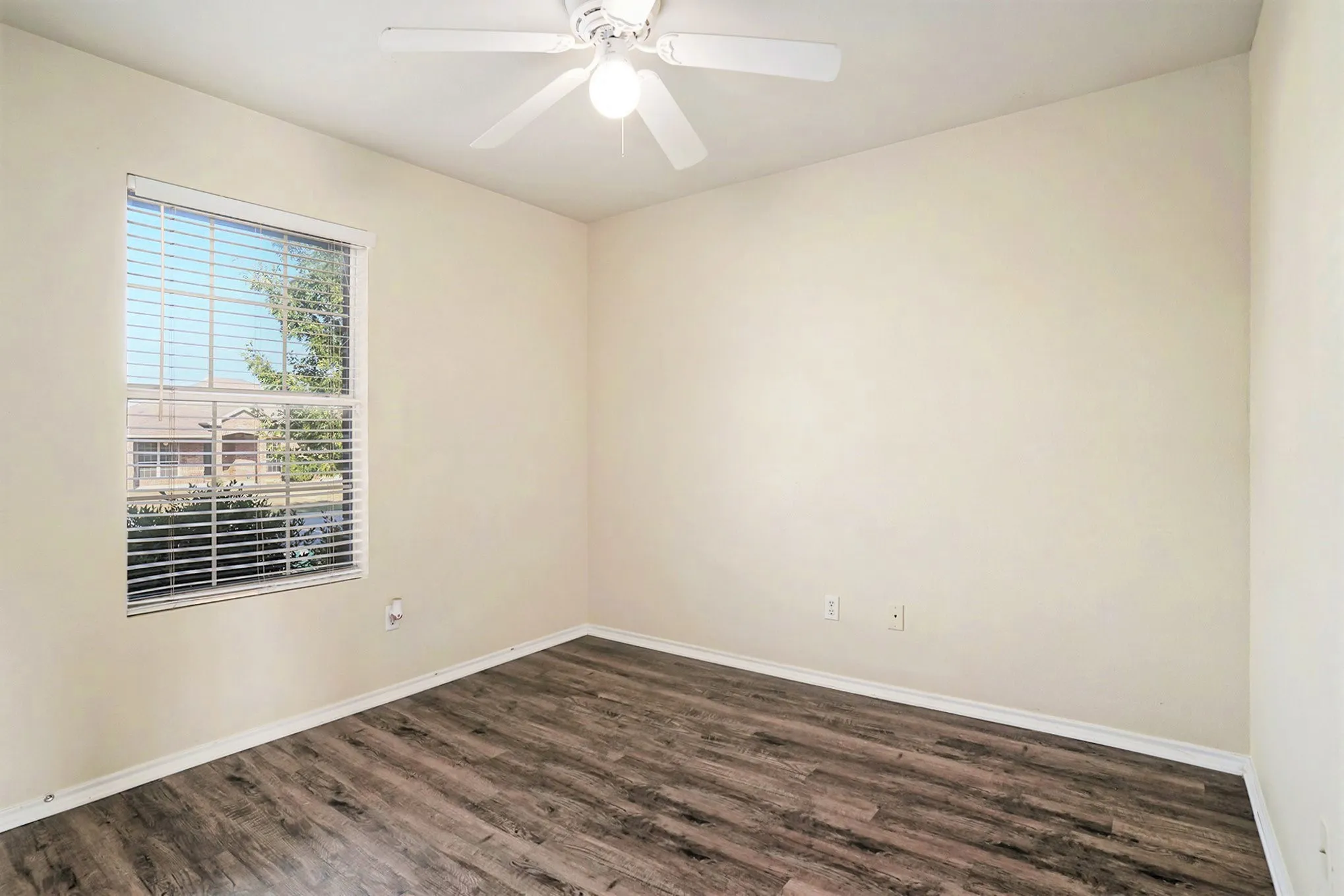 Single Family Residence For Rent in Johnson County , 609 Whitefish Drive, Cleburne, Texas 76033, 3 Bedroom, 2 Bathroom, 2 Garage spaces, 1,395 Sqft, built in 2006, Preowned, mls#21058010, Real Estate Agent in Cleburne, Homes For Rent in Johnson county, Homes For Rent in Cleburne, Realtor in Cleburne Texas, Real Estate Brokerage Independent Realty Texas, Luminita Cordes Realtor