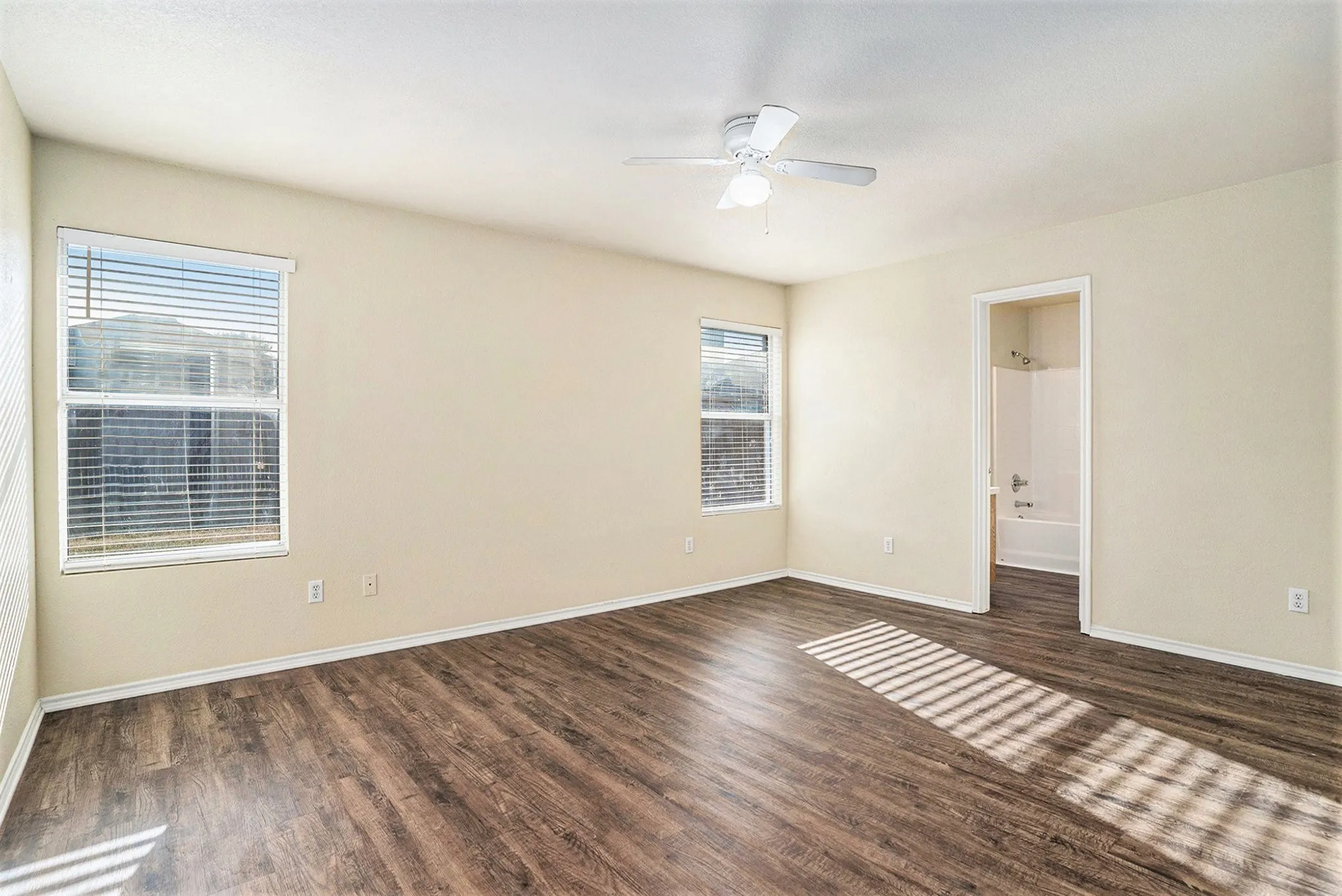 Single Family Residence For Rent in Johnson County , 609 Whitefish Drive, Cleburne, Texas 76033, 3 Bedroom, 2 Bathroom, 2 Garage spaces, 1,395 Sqft, built in 2006, Preowned, mls#21058010, Real Estate Agent in Cleburne, Homes For Rent in Johnson county, Homes For Rent in Cleburne, Realtor in Cleburne Texas, Real Estate Brokerage Independent Realty Texas, Luminita Cordes Realtor