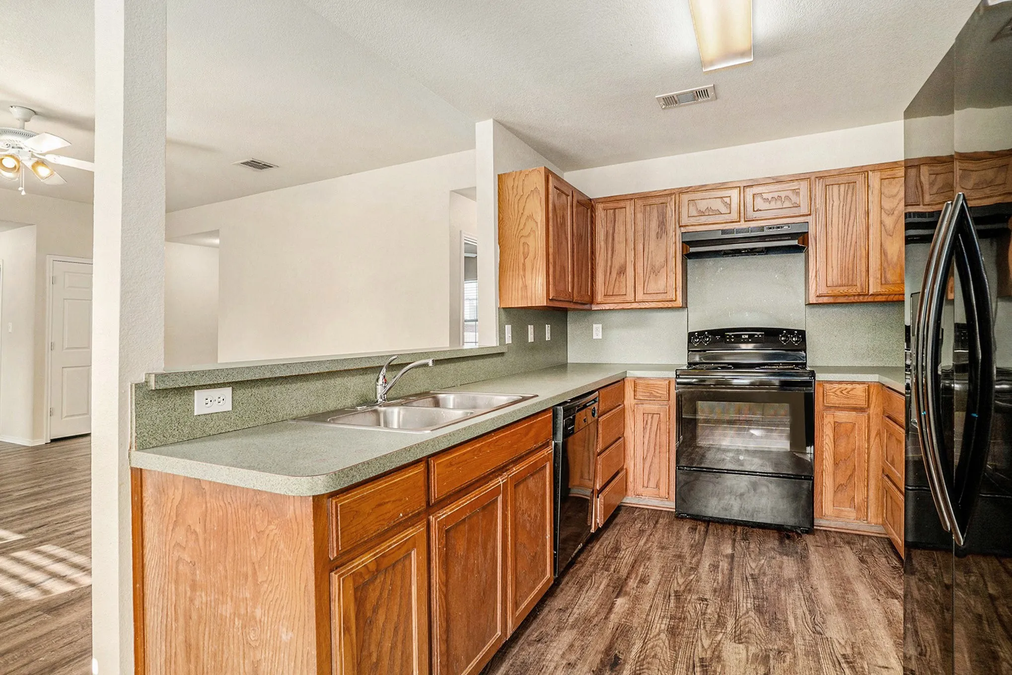 Single Family Residence For Rent in Johnson County , 609 Whitefish Drive, Cleburne, Texas 76033, 3 Bedroom, 2 Bathroom, 2 Garage spaces, 1,395 Sqft, built in 2006, Preowned, mls#21058010, Real Estate Agent in Cleburne, Homes For Rent in Johnson county, Homes For Rent in Cleburne, Realtor in Cleburne Texas, Real Estate Brokerage Independent Realty Texas, Luminita Cordes Realtor