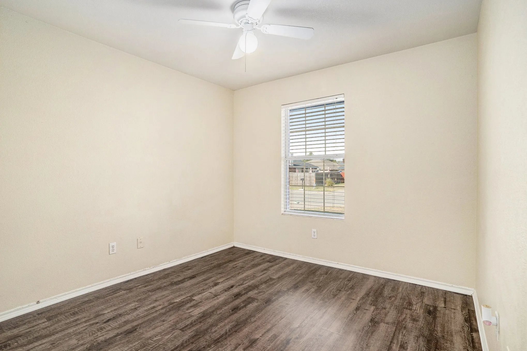 Single Family Residence For Rent in Johnson County , 609 Whitefish Drive, Cleburne, Texas 76033, 3 Bedroom, 2 Bathroom, 2 Garage spaces, 1,395 Sqft, built in 2006, Preowned, mls#21058010, Real Estate Agent in Cleburne, Homes For Rent in Johnson county, Homes For Rent in Cleburne, Realtor in Cleburne Texas, Real Estate Brokerage Independent Realty Texas, Luminita Cordes Realtor