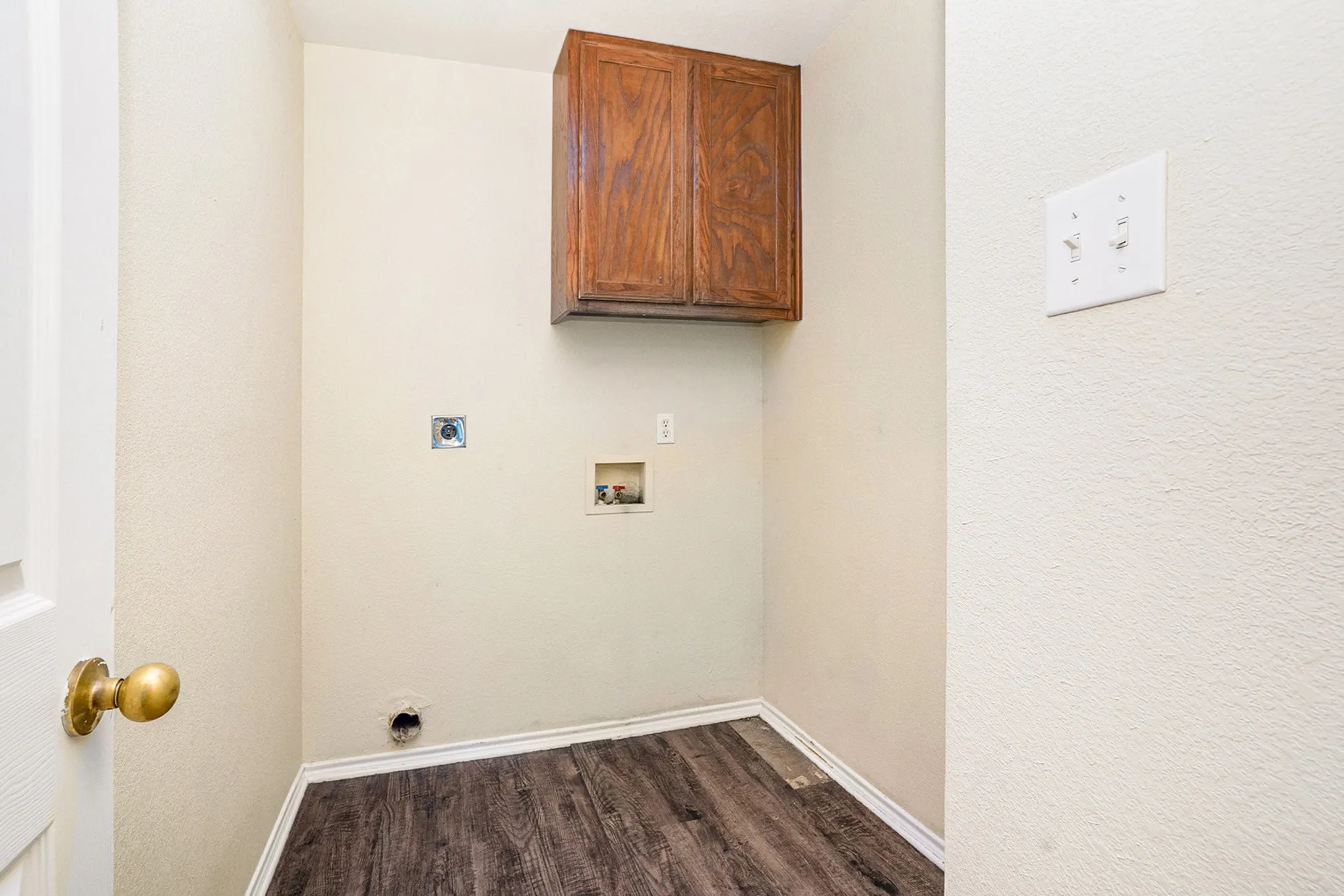 Single Family Residence For Rent in Johnson County , 609 Whitefish Drive, Cleburne, Texas 76033, 3 Bedroom, 2 Bathroom, 2 Garage spaces, 1,395 Sqft, built in 2006, Preowned, mls#21058010, Real Estate Agent in Cleburne, Homes For Rent in Johnson county, Homes For Rent in Cleburne, Realtor in Cleburne Texas, Real Estate Brokerage Independent Realty Texas, Luminita Cordes Realtor
