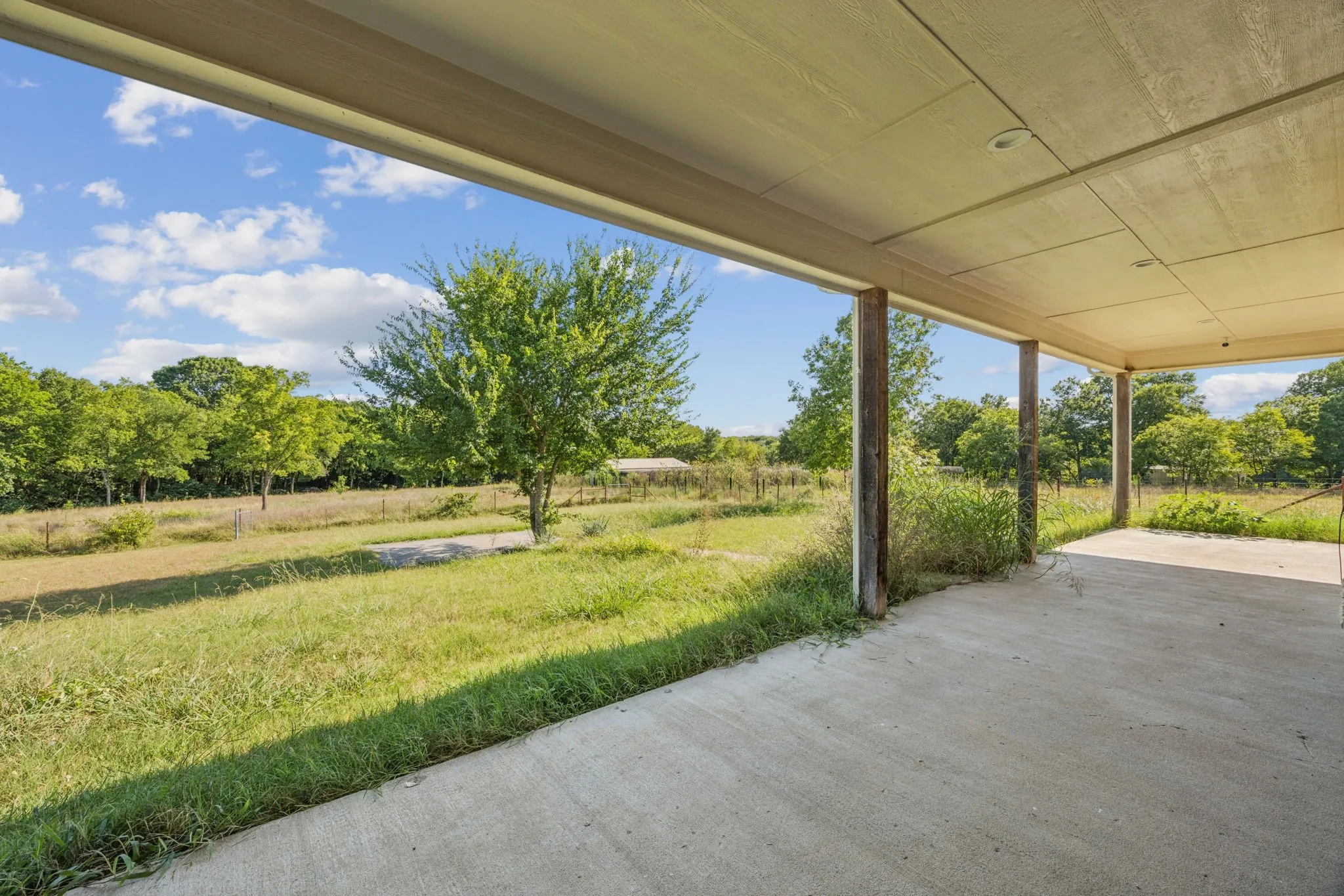 Farm For Sale in Collin County , 9530 County Road 581, Anna, Texas 75409, 4 Bedrooms, 3 Bathrooms, 2 Garage spaces, 2,995 Sqft, built in 2002, Preowned, Price $6,300,000, mls#21017667, Real Estate Agent in Anna, Homes For Sale in Collin county, Homes For Sale in Anna, Realtor in Anna Texas, Real Estate Brokerage Independent Realty Texas, Luminita Cordes Realtor