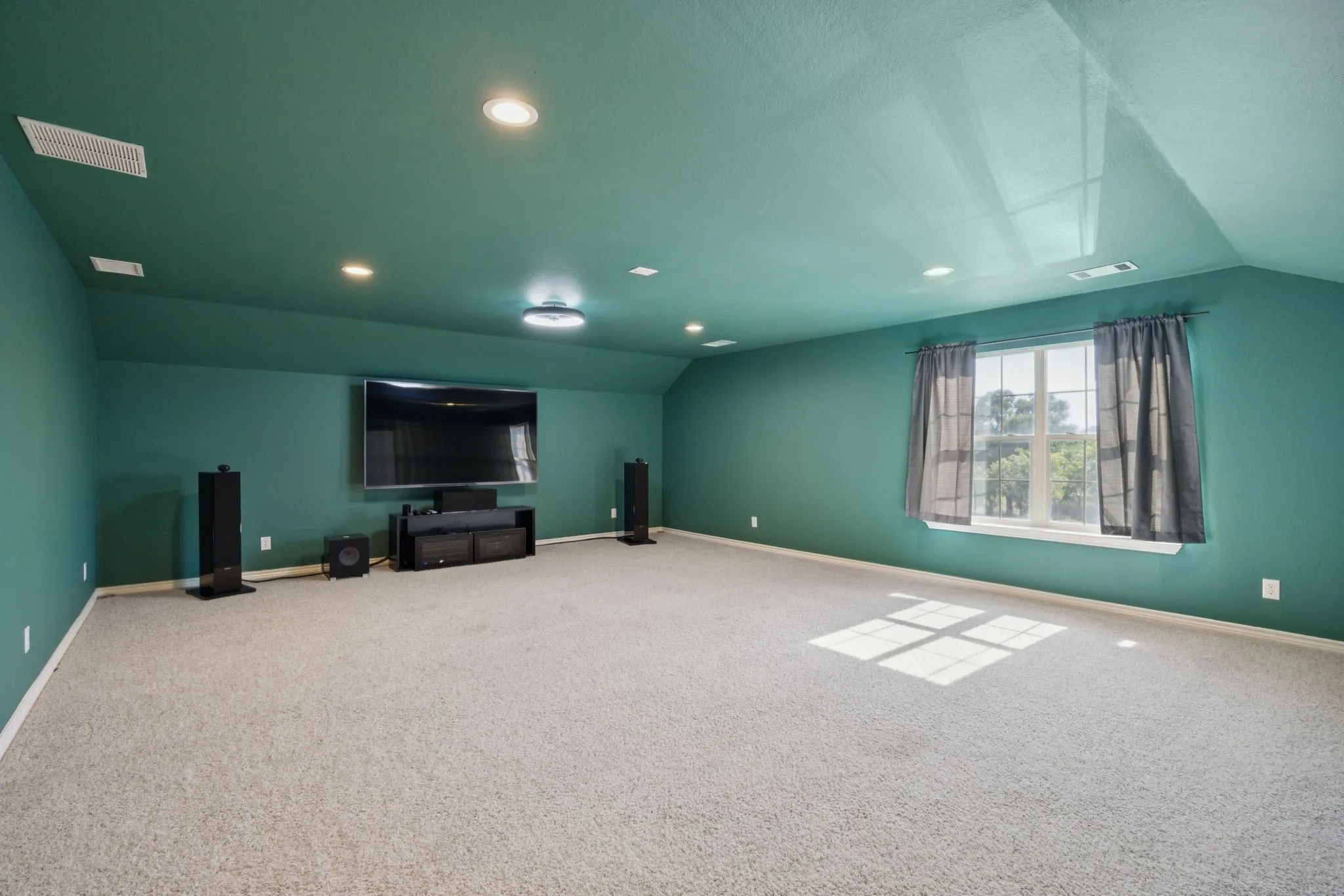Farm For Sale in Collin County , 9530 County Road 581, Anna, Texas 75409, 4 Bedrooms, 3 Bathrooms, 2 Garage spaces, 2,995 Sqft, built in 2002, Preowned, Price $6,300,000, mls#21017667, Real Estate Agent in Anna, Homes For Sale in Collin county, Homes For Sale in Anna, Realtor in Anna Texas, Real Estate Brokerage Independent Realty Texas, Luminita Cordes Realtor
