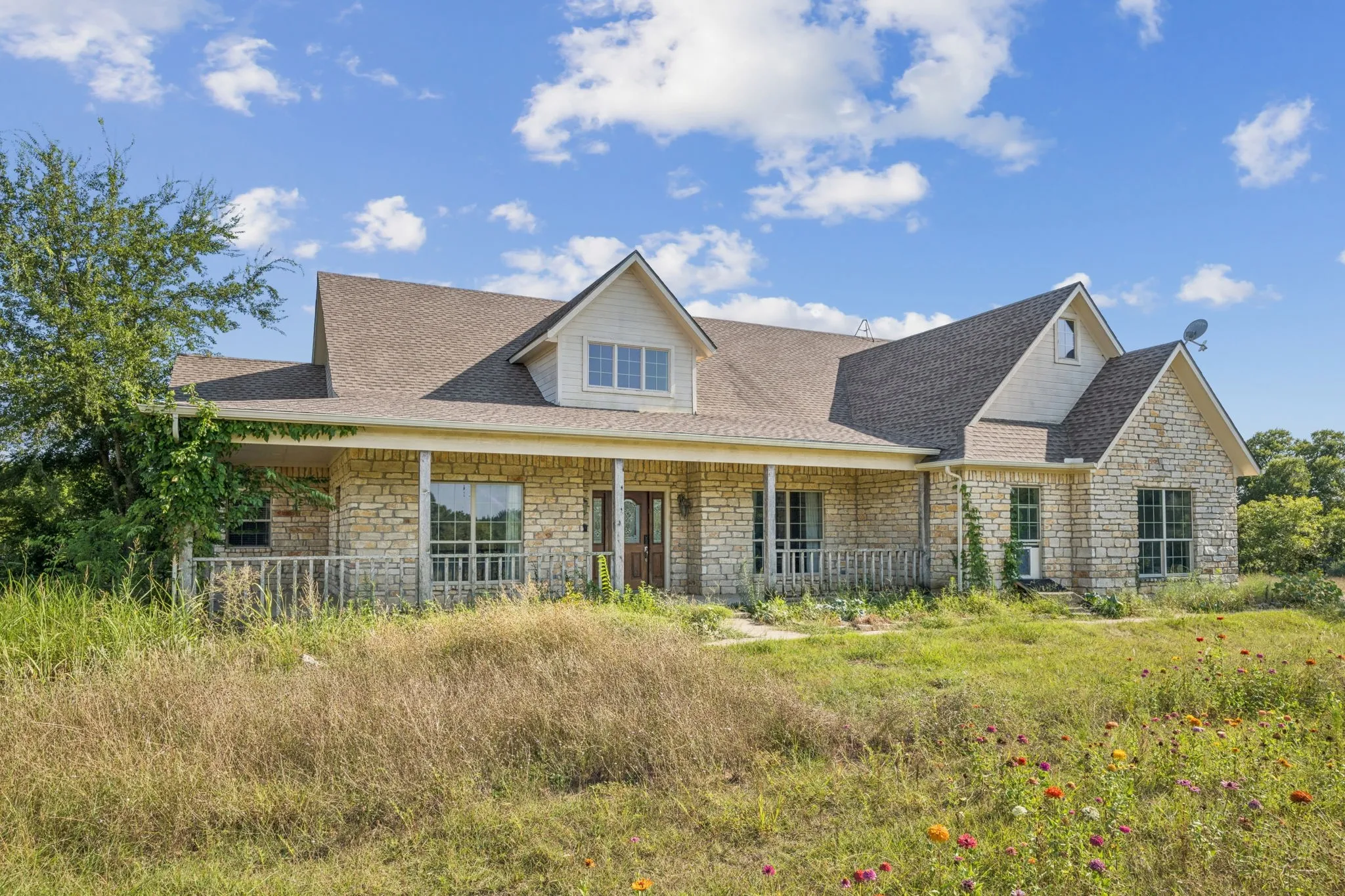 Farm For Sale in Collin County , 9530 County Road 581, Anna, Texas 75409, 4 Bedrooms, 3 Bathrooms, 2 Garage spaces, 2,995 Sqft, built in 2002, Preowned, Price $6,300,000, mls#21017667, Real Estate Agent in Anna, Homes For Sale in Collin county, Homes For Sale in Anna, Realtor in Anna Texas, Real Estate Brokerage Independent Realty Texas, Luminita Cordes Realtor