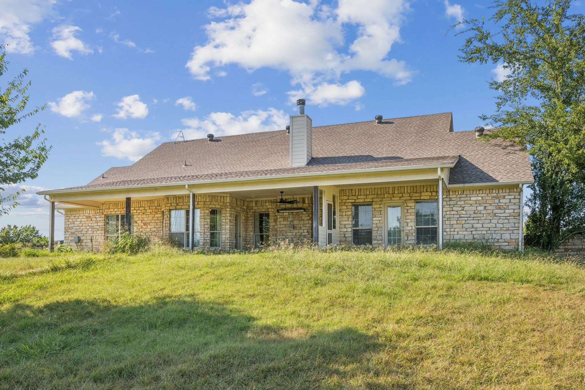 Farm For Sale in Collin County , 9530 County Road 581, Anna, Texas 75409, 4 Bedrooms, 3 Bathrooms, 2 Garage spaces, 2,995 Sqft, built in 2002, Preowned, Price $6,300,000, mls#21017667, Real Estate Agent in Anna, Homes For Sale in Collin county, Homes For Sale in Anna, Realtor in Anna Texas, Real Estate Brokerage Independent Realty Texas, Luminita Cordes Realtor