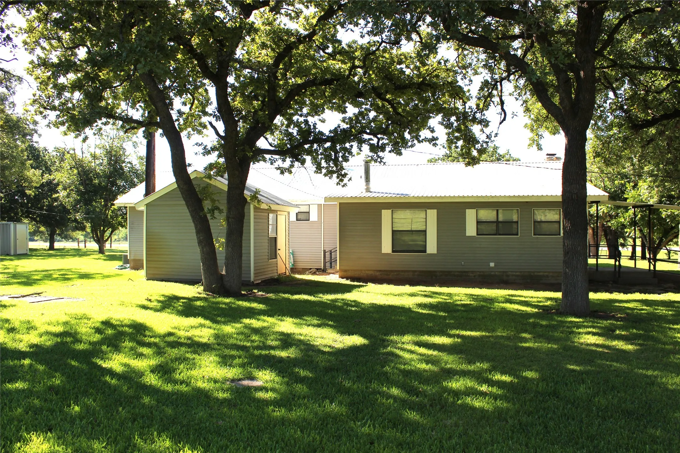 Single Family Residence For Sale in Comanche County , 5050 Highway 67 377N, Comanche, Texas 76442, 3 Bedrooms, 2 Bathrooms, 2 Garage spaces, 2,000 Sqft, built in 1956, Price $540,000, mls#21058200, Real Estate Agent in Comanche, Homes For Sale in Comanche county, Homes For Sale in Comanche, Realtor in Comanche Texas, Real Estate Brokerage Independent Realty Texas, Luminita Cordes Realtor
